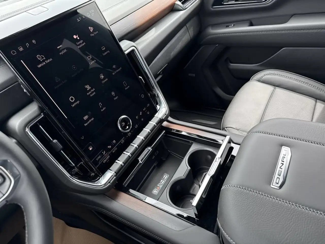 GMC Yukon снимка GMC Yukon