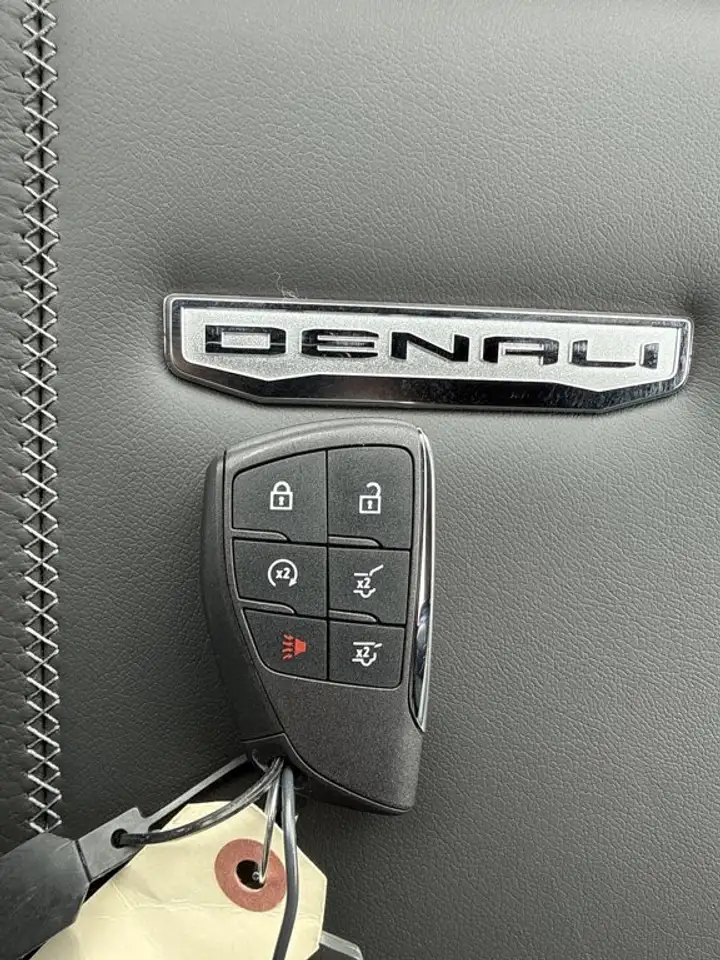 GMC Yukon снимка GMC Yukon