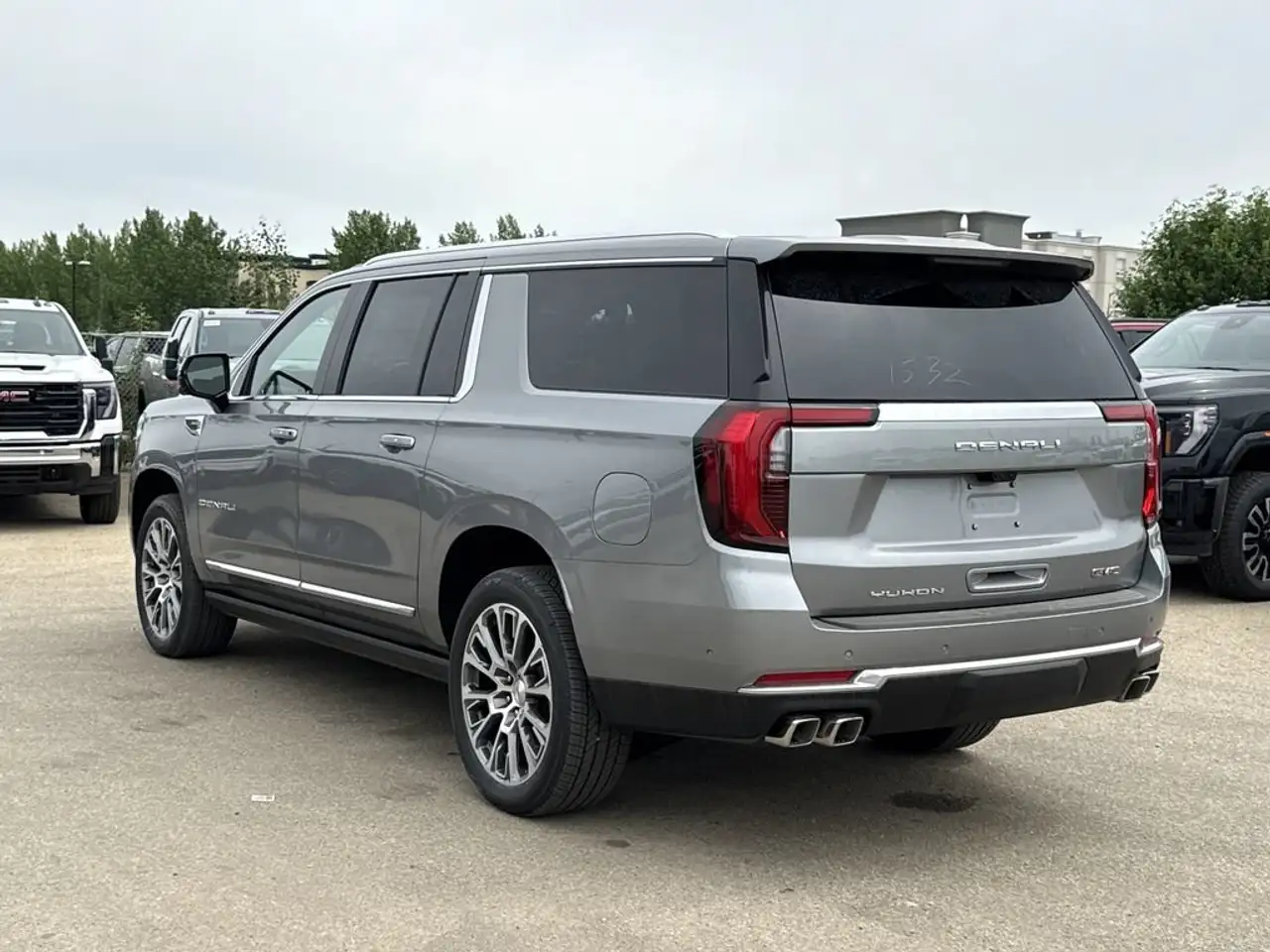 GMC Yukon снимка GMC Yukon