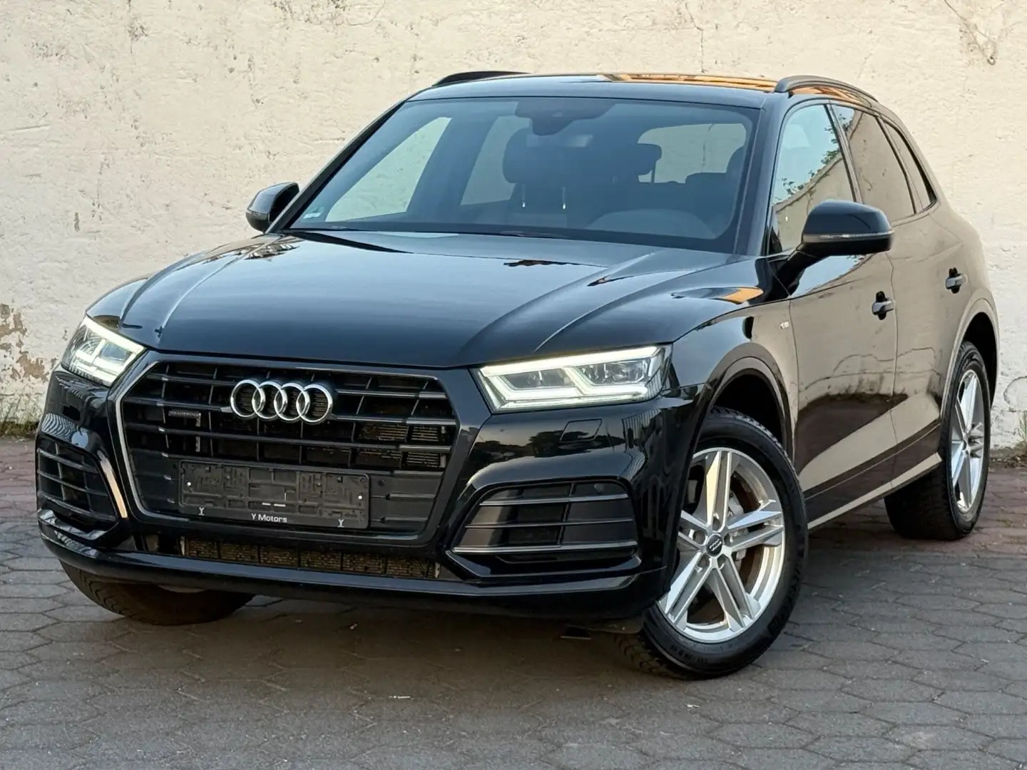 Audi Q5 quattro sport S Line Sportpaket Plus Schwarz - 1