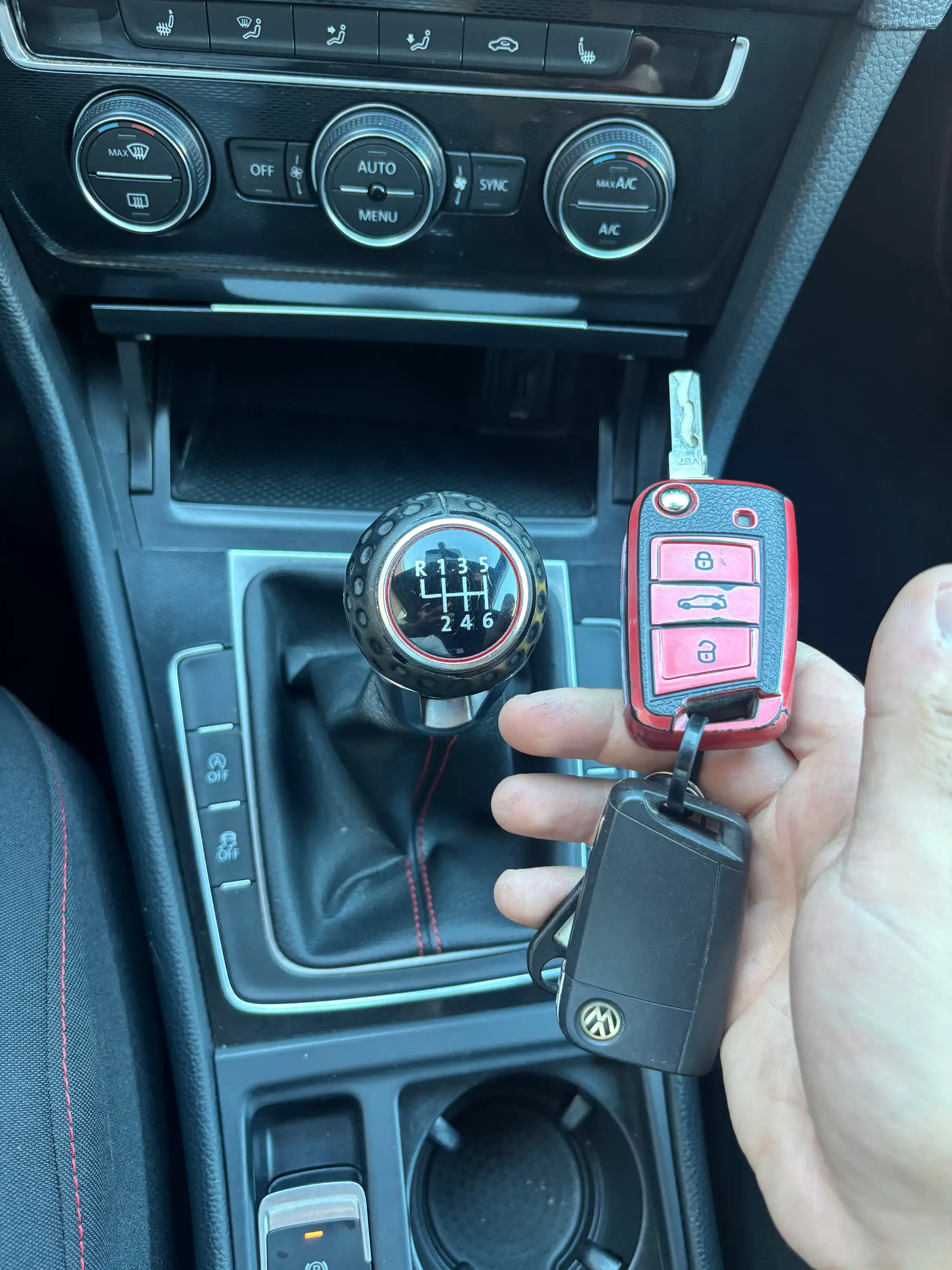 Volkswagen Golf GTI Golf 2.0 TSI — photo 12