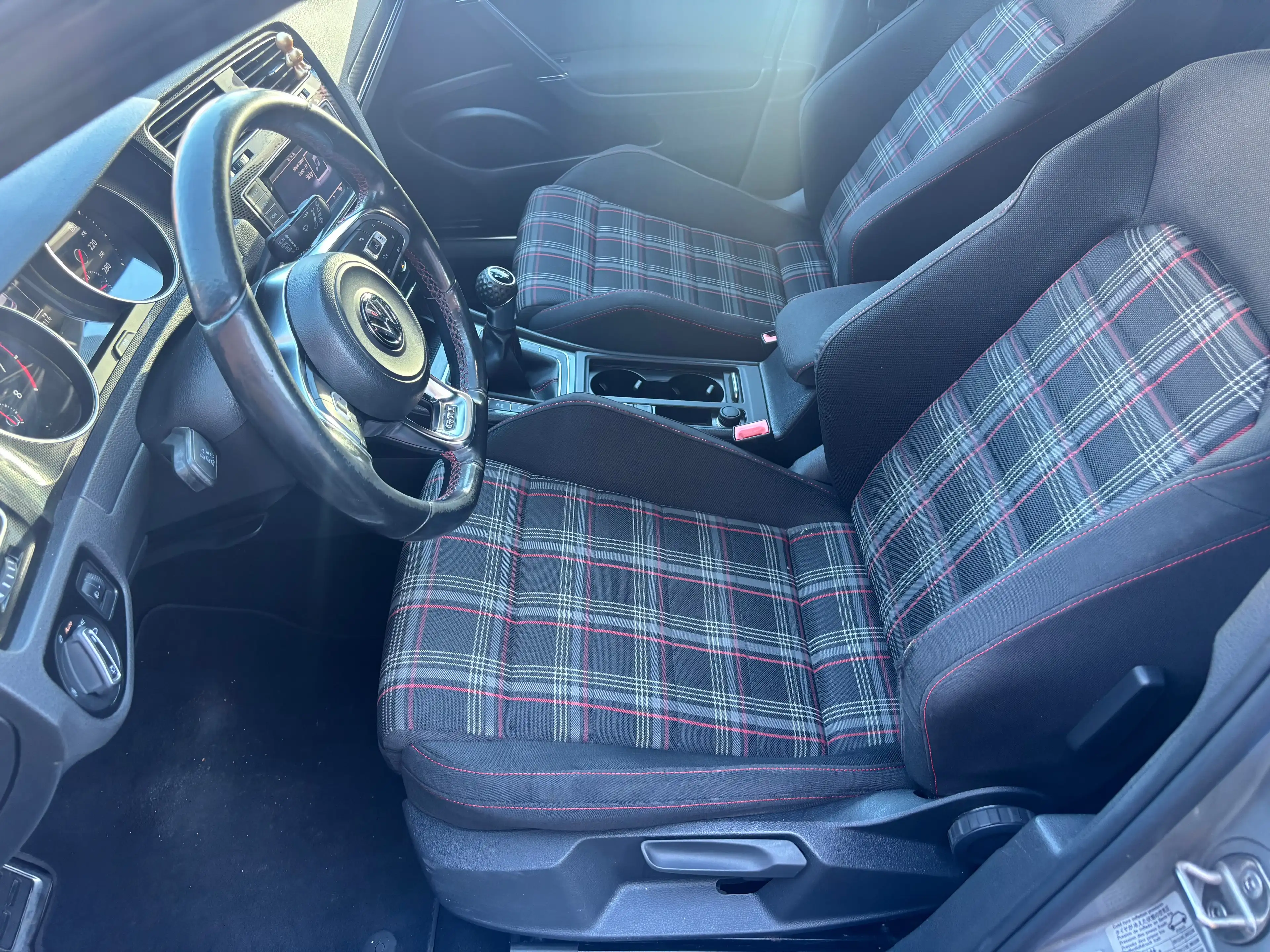 Volkswagen Golf GTI Golf 2.0 TSI — photo 10