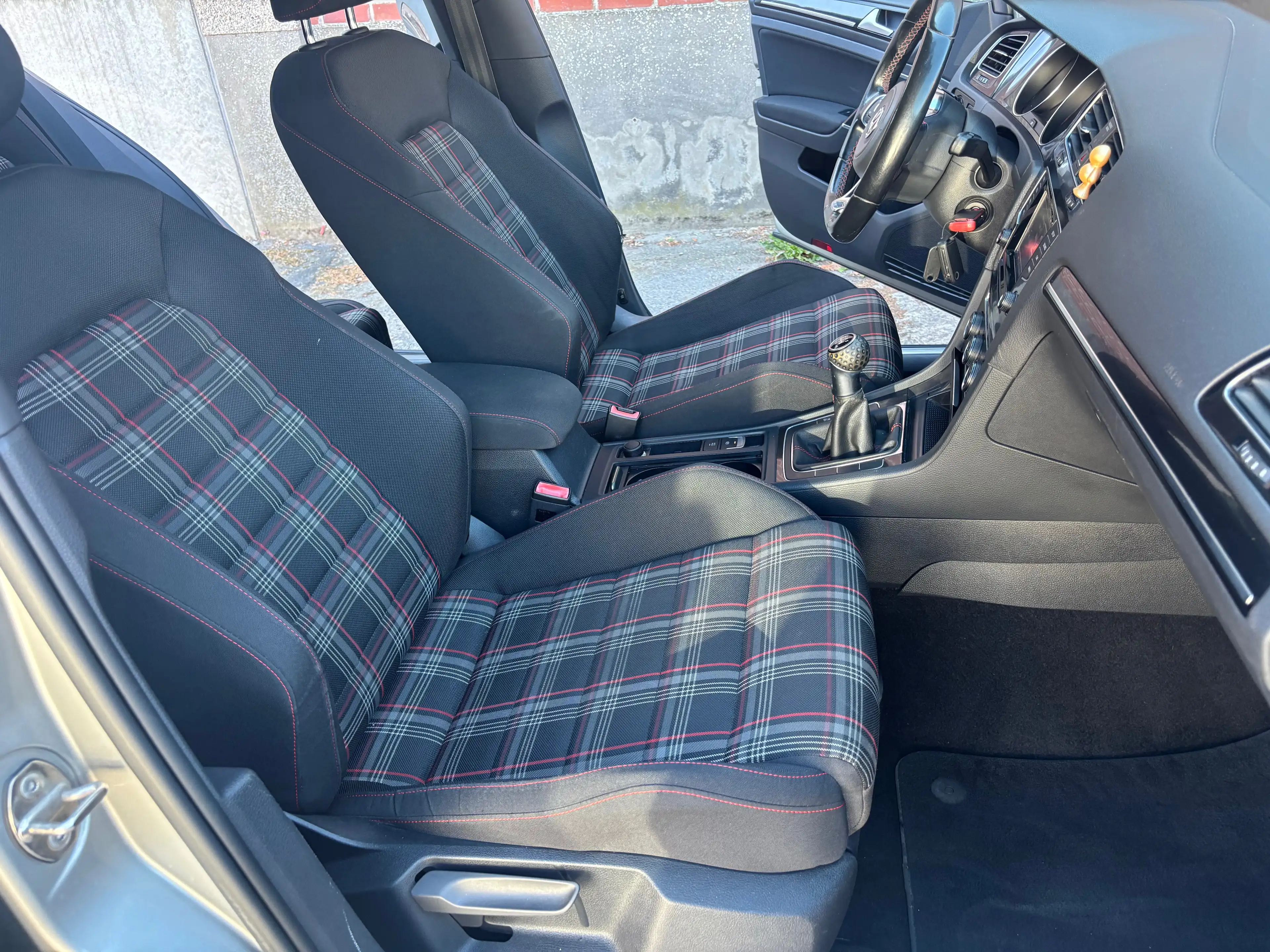 Volkswagen Golf GTI Golf 2.0 TSI — photo 9