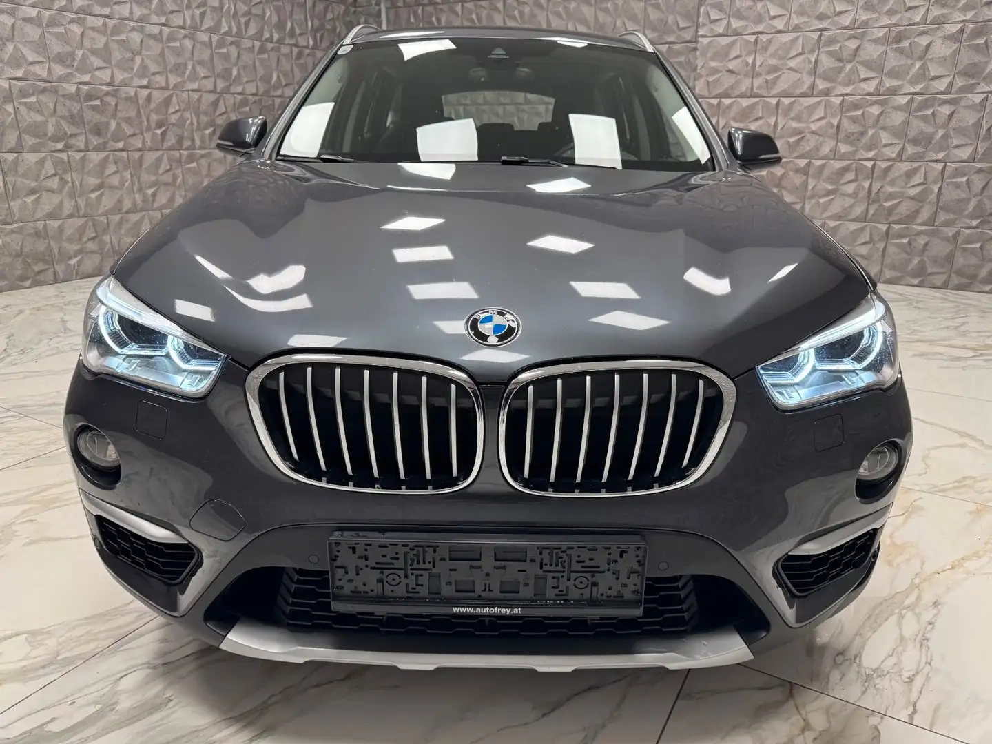 BMW X1 xDrive 25 d xLine *** 47.999km *** VOLLLLL*** Grau - 2