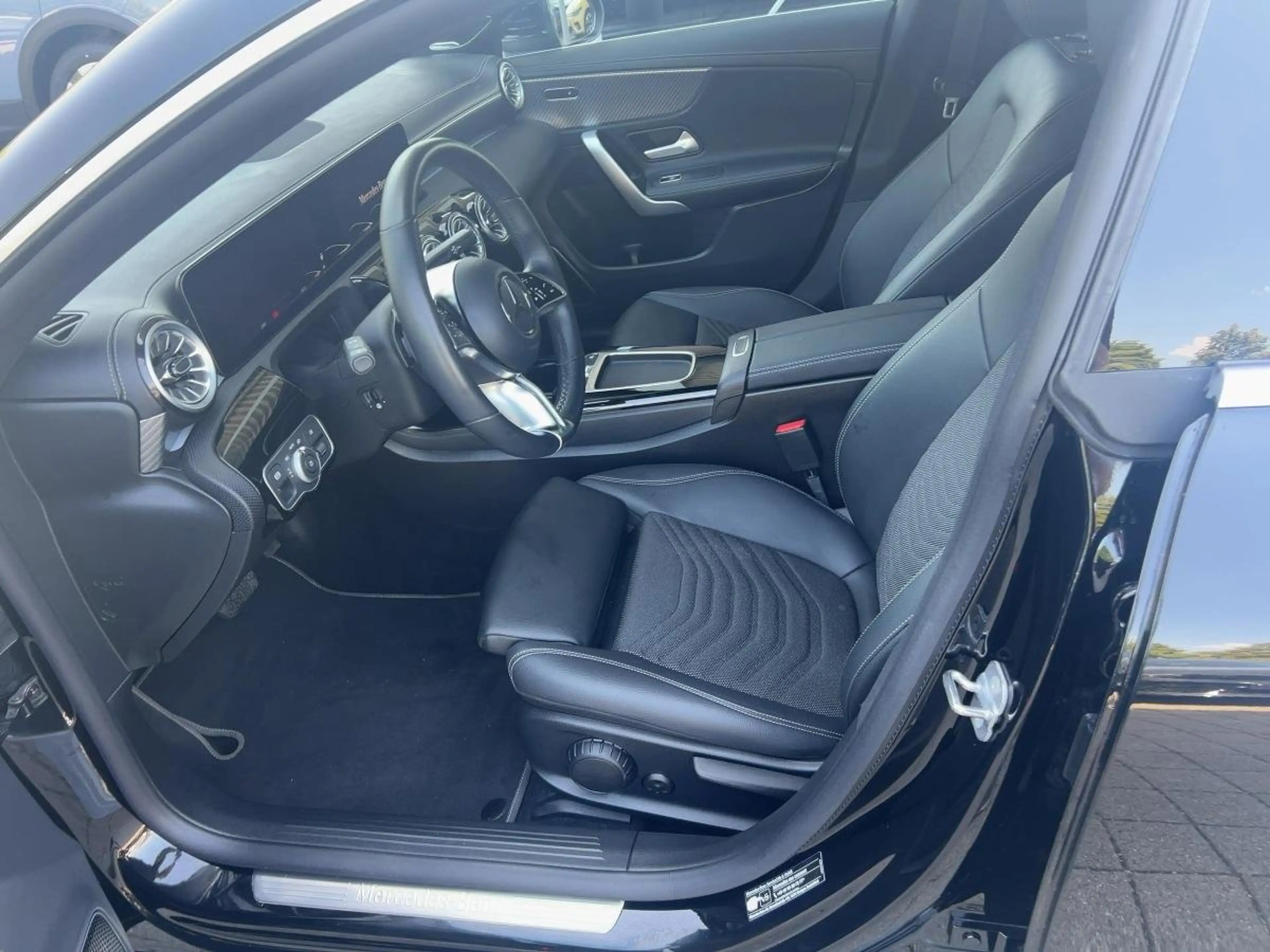 Mercedes-Benz CLA 180 Progressive LED+Navi+SHZ+Kam.+KeyLess — photo 7