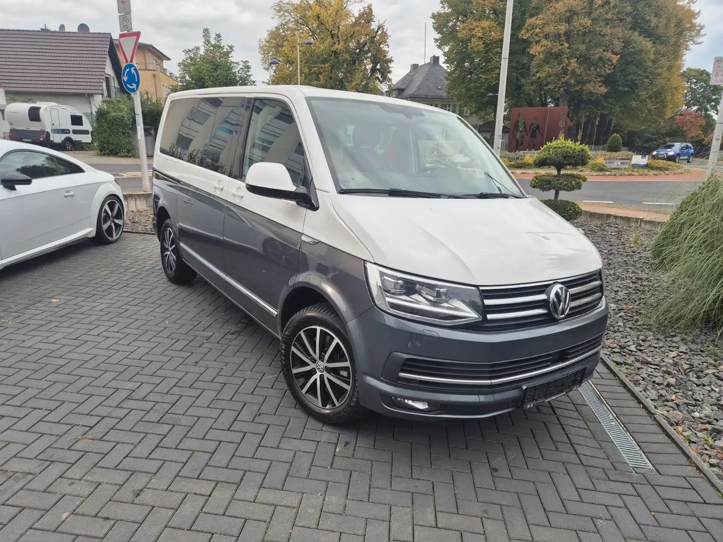 Volkswagen T6 Multivan HIGHLINE LED ACC 2X EL. TÜREN DYNAUD Gris - 1