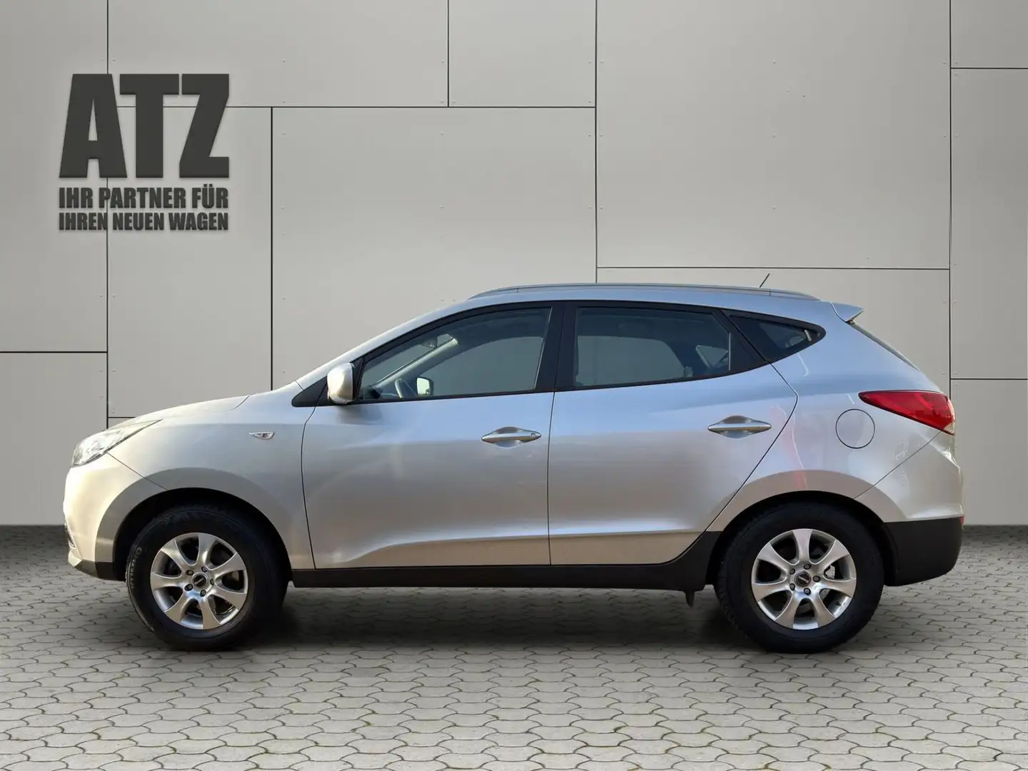 Hyundai TUCSON ix35 2.0 Comfort 2WD Silber - 2