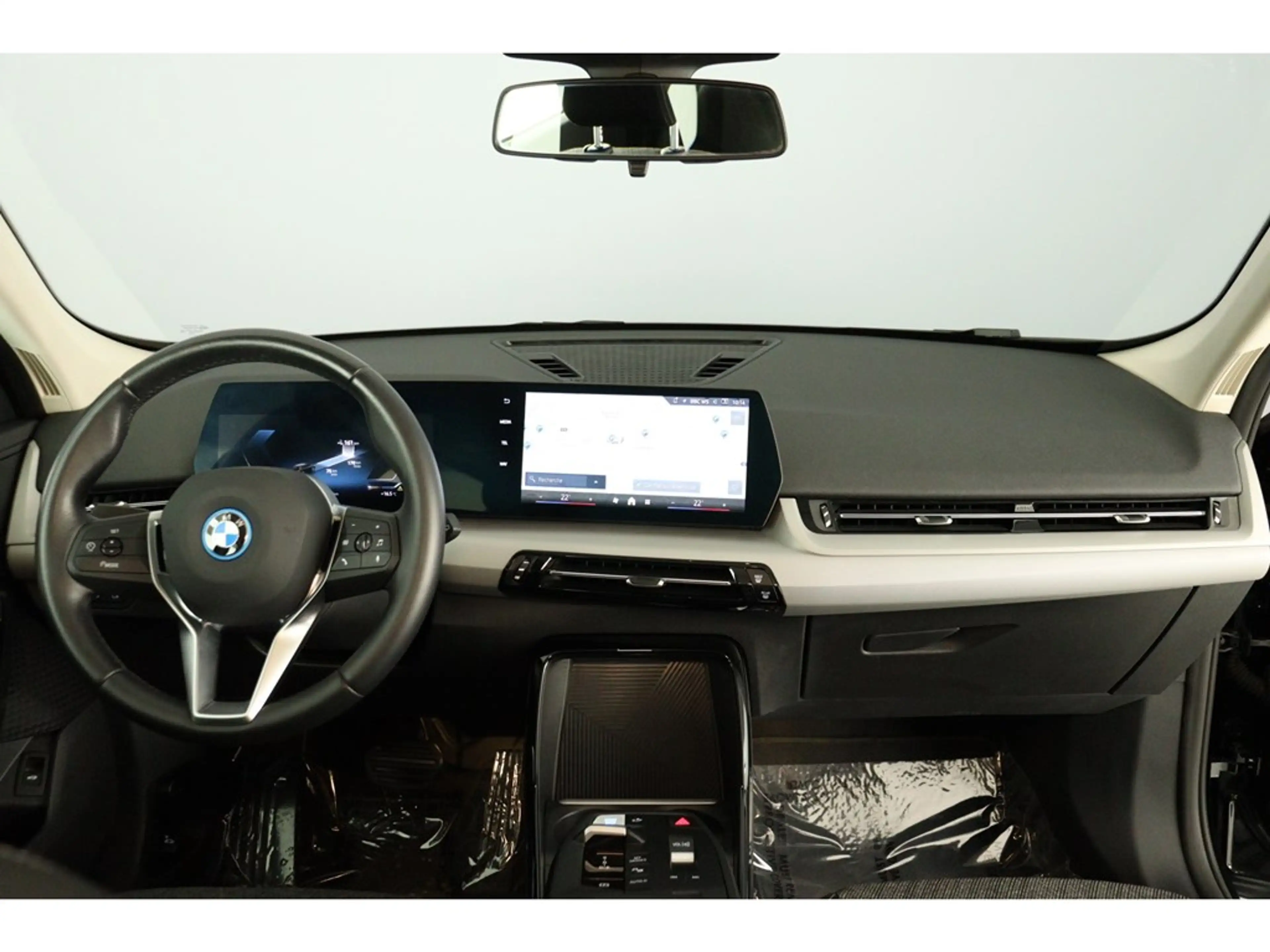 BMW iX1 xDrive30 313pk — photo 9