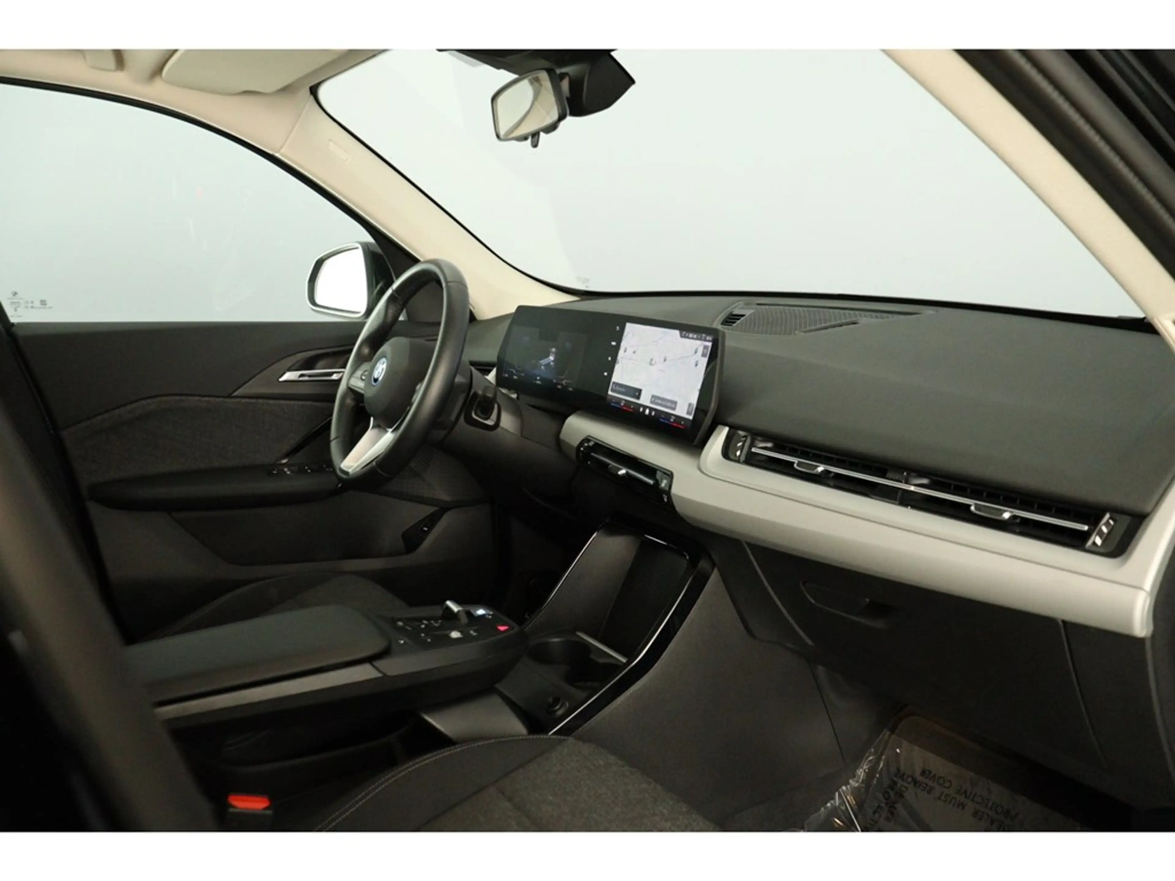 BMW iX1 xDrive30 313pk — photo 10