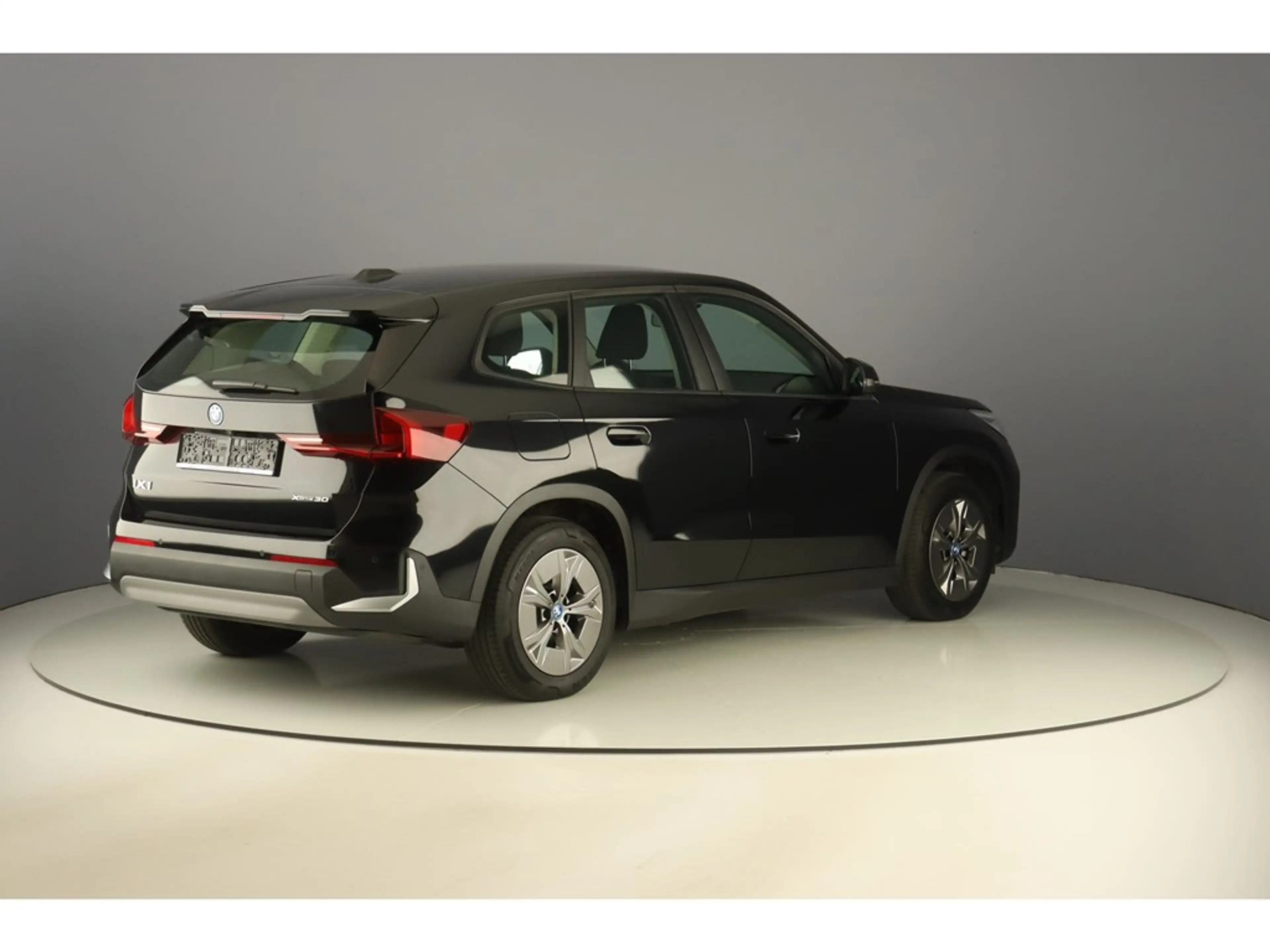 BMW iX1 xDrive30 313pk — photo 5