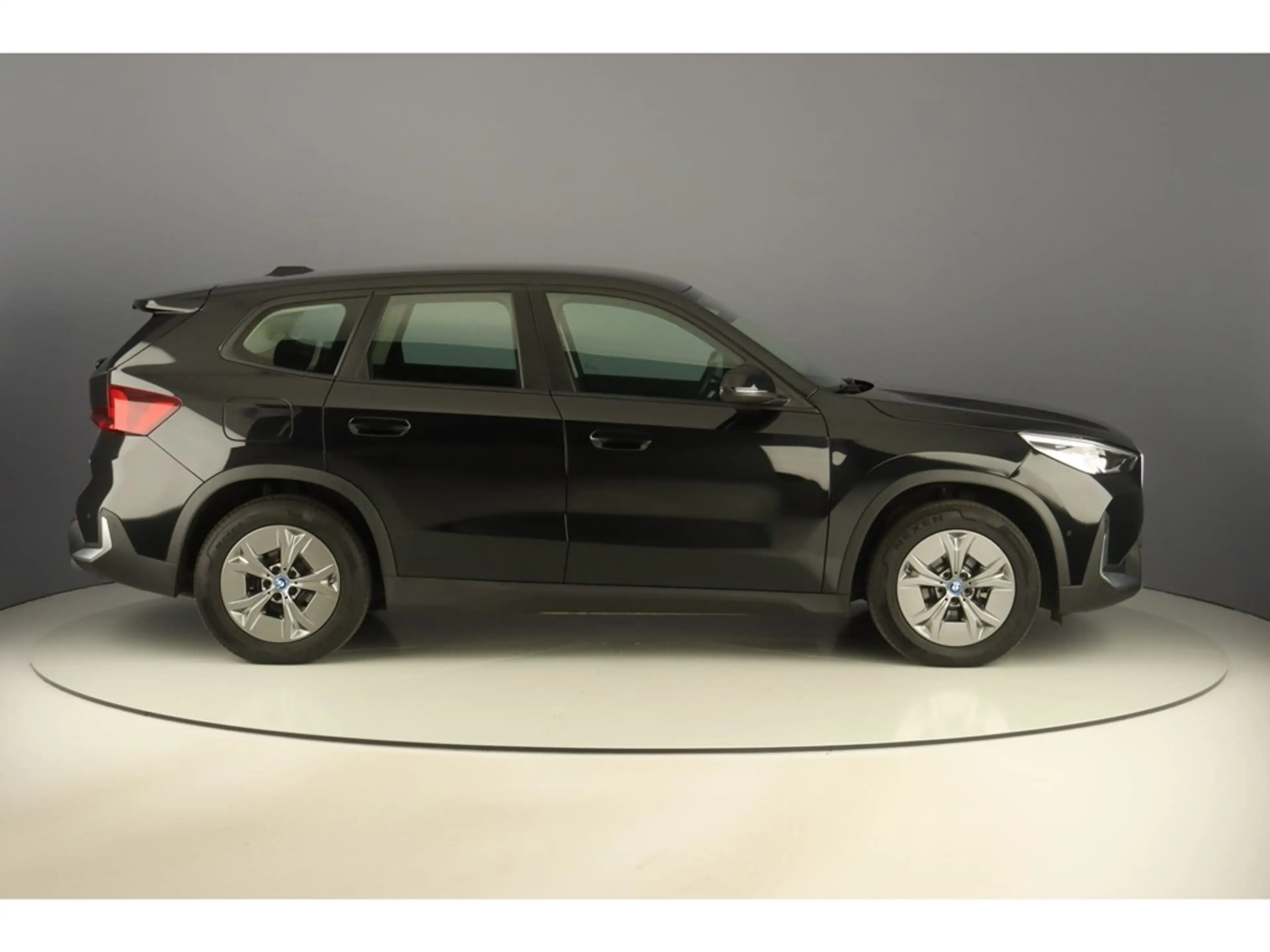 BMW iX1 xDrive30 313pk — photo 6