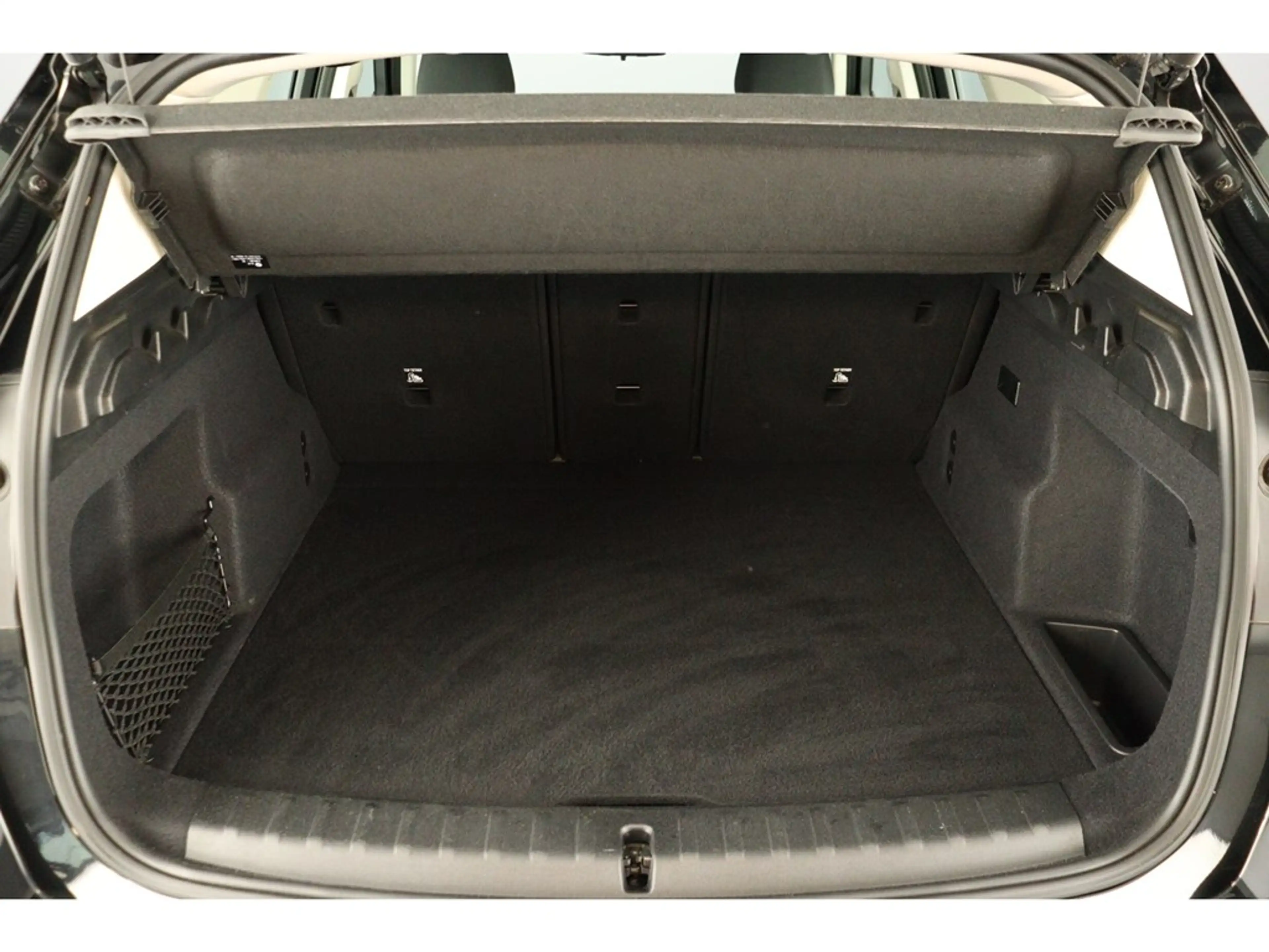 BMW iX1 xDrive30 313pk — photo 13
