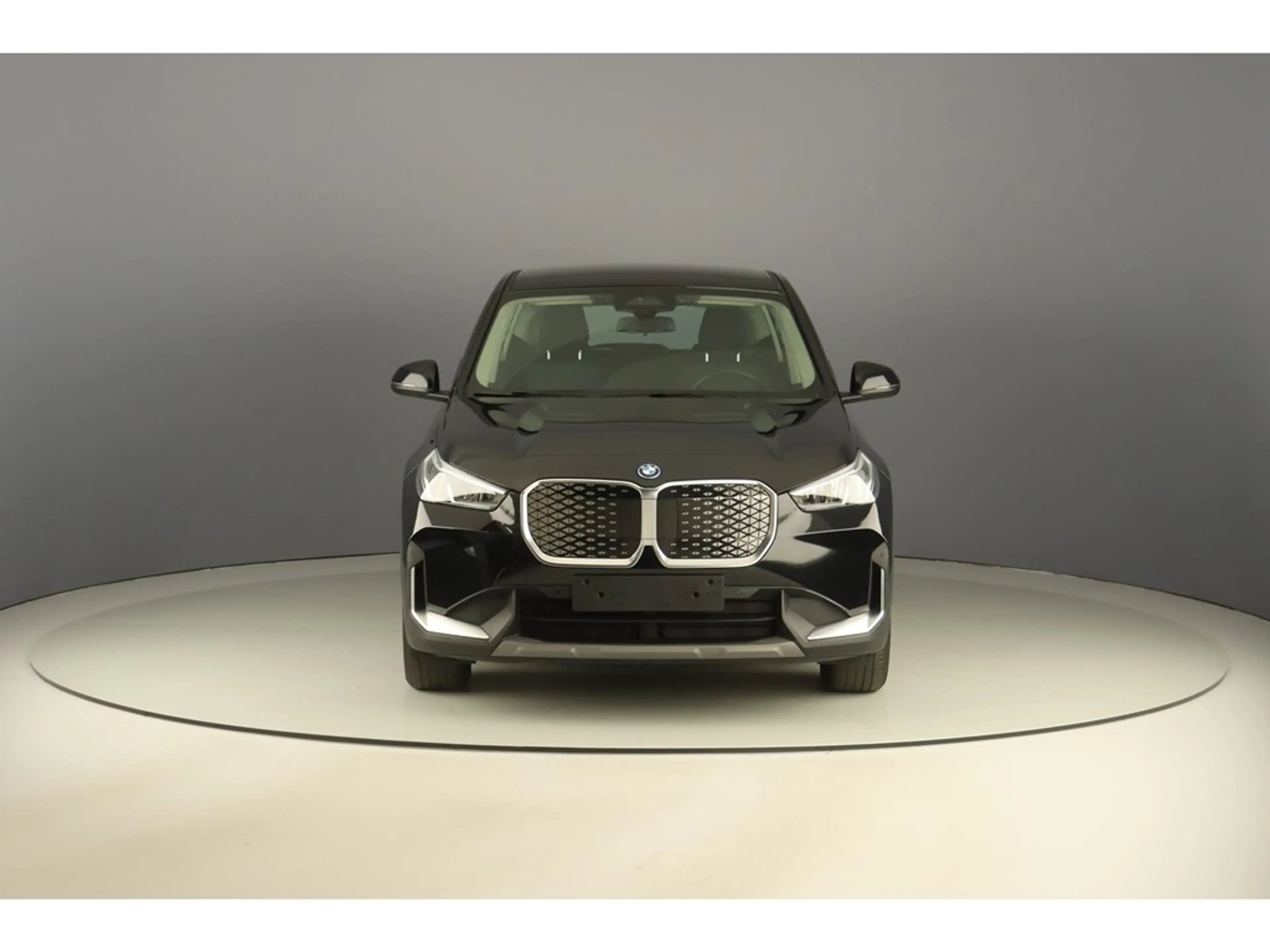 BMW iX1 xDrive30 313pk — photo 8