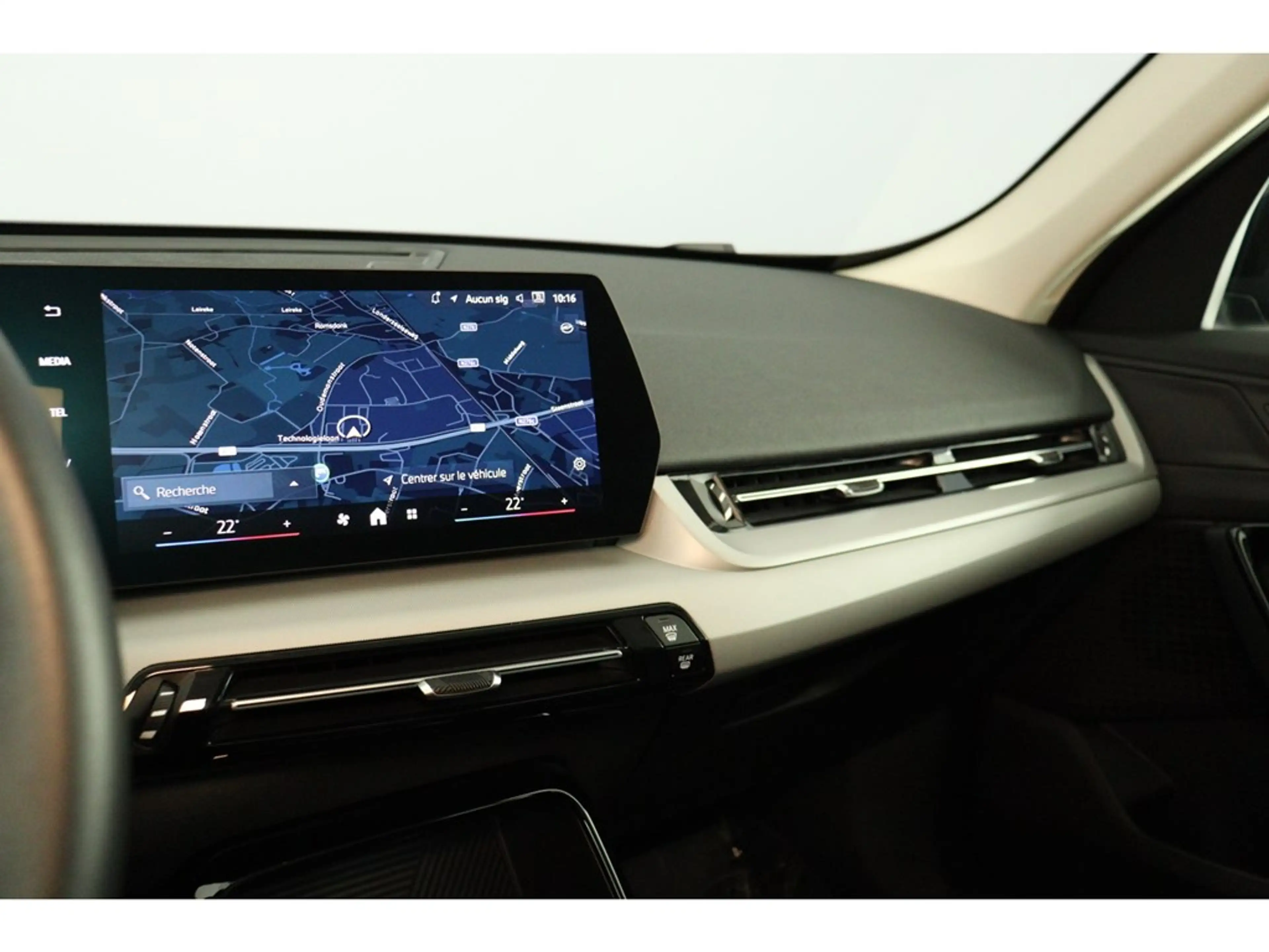 BMW iX1 xDrive30 313pk — photo 15