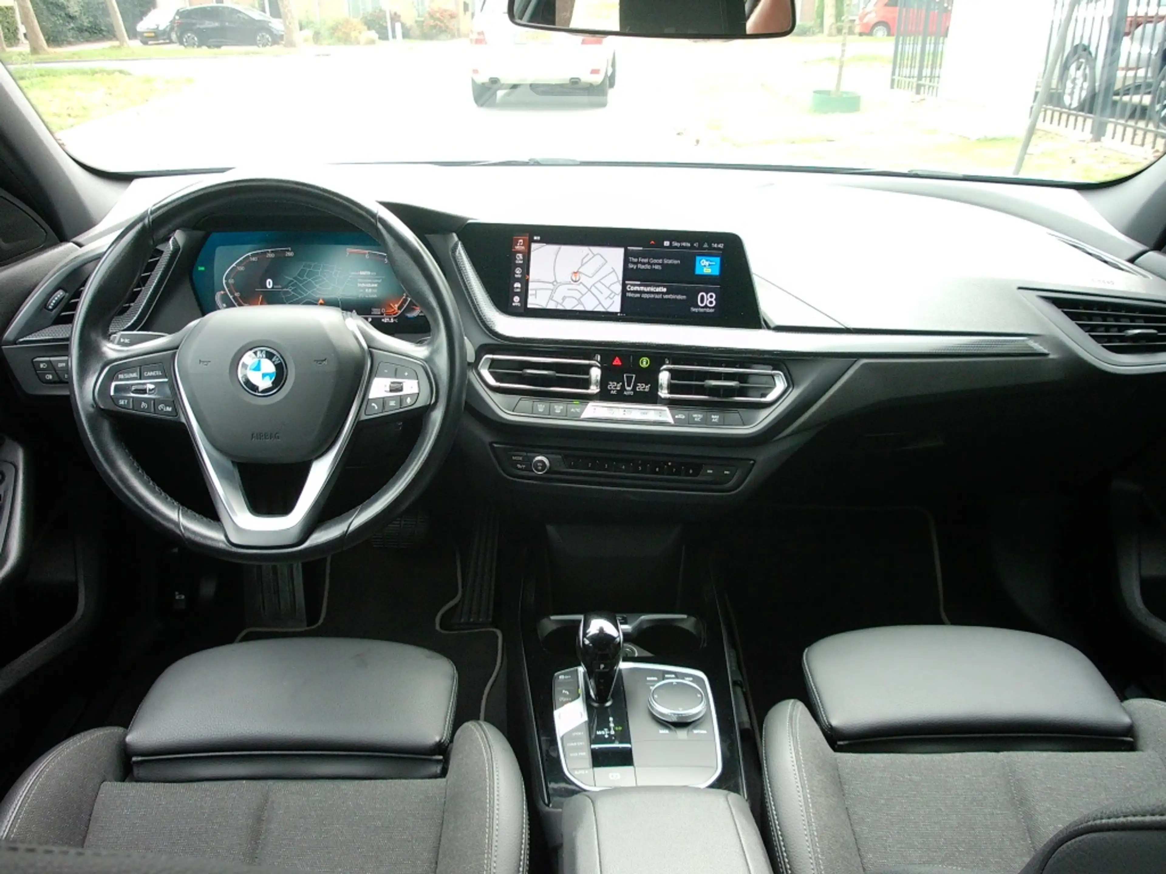 BMW 118 1-Serie (F40) 118i 136pk Aut Business Edition Plus — photo 12