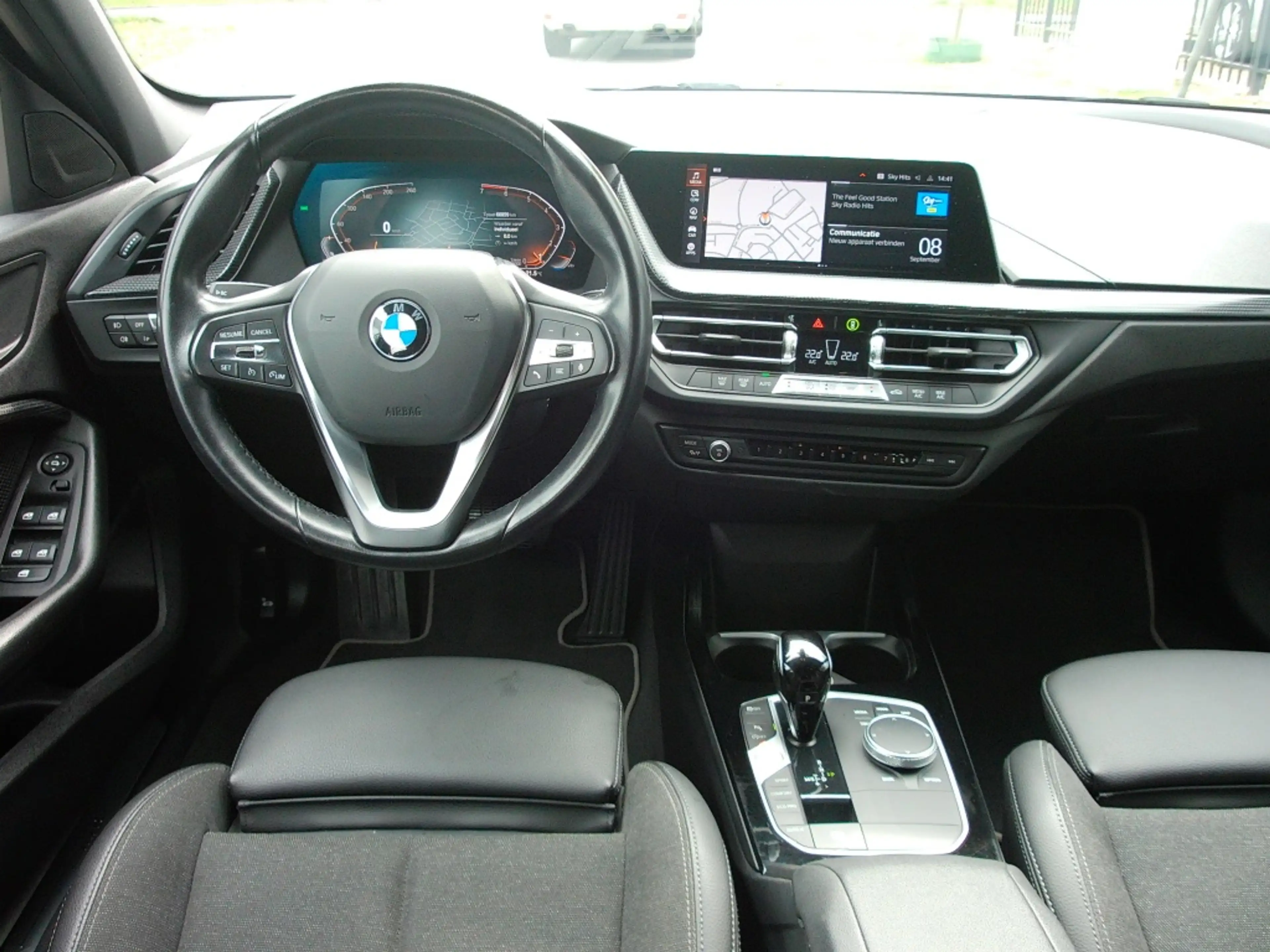 BMW 118 1-Serie (F40) 118i 136pk Aut Business Edition Plus — photo 3