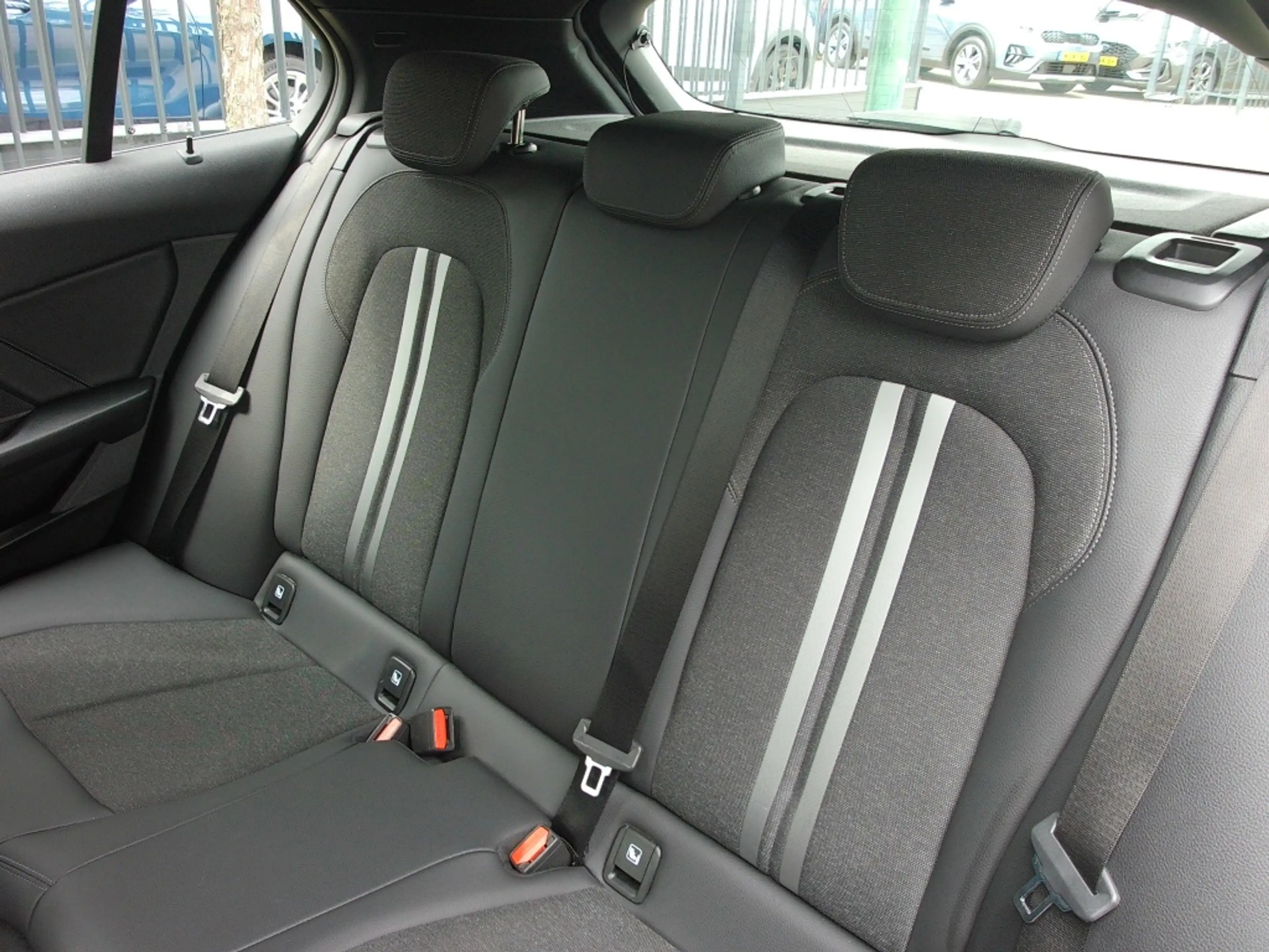 BMW 118 1-Serie (F40) 118i 136pk Aut Business Edition Plus — photo 28