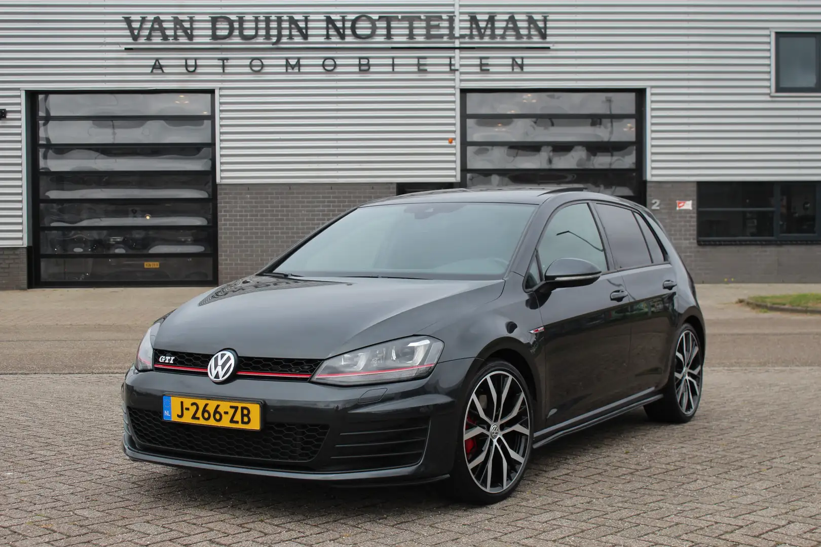 Volkswagen Golf GTI 2.0 TSI / Panoramadak / Stoelverwarming Black - 1