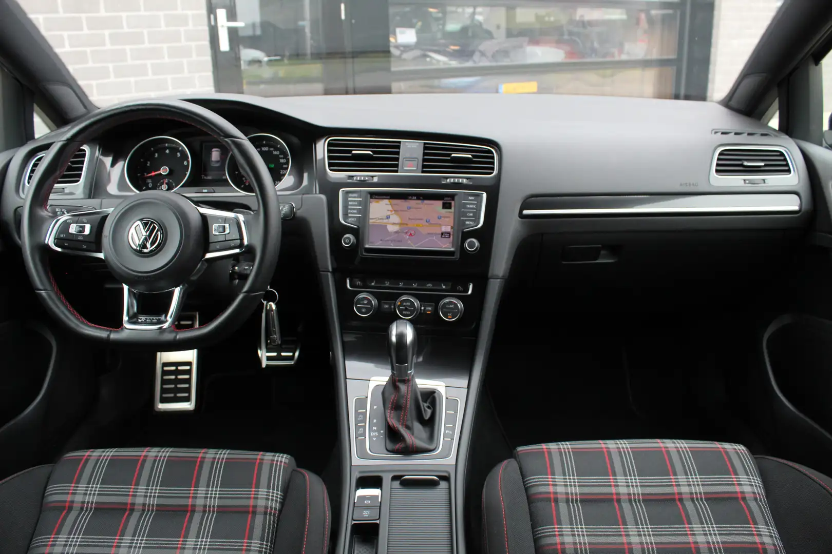Volkswagen Golf GTI 2.0 TSI / Panoramadak / Stoelverwarming Black - 2