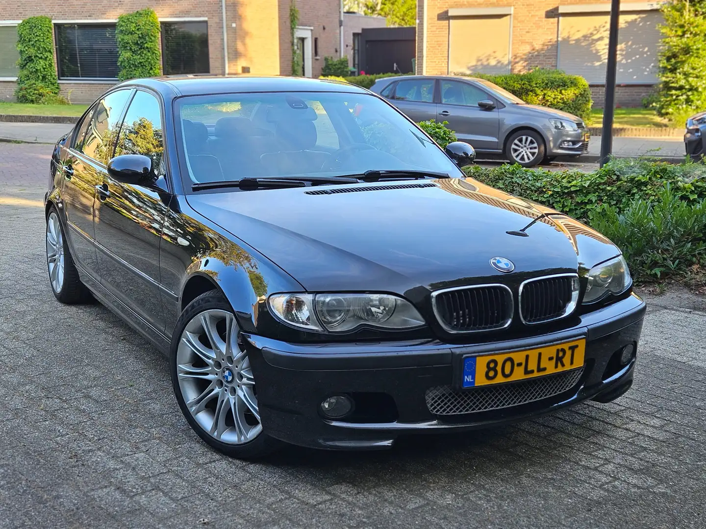 BMW 330 BMW E46 330i 3.0 - M-pakket - Handgeschakeld - LCI Zwart - 1