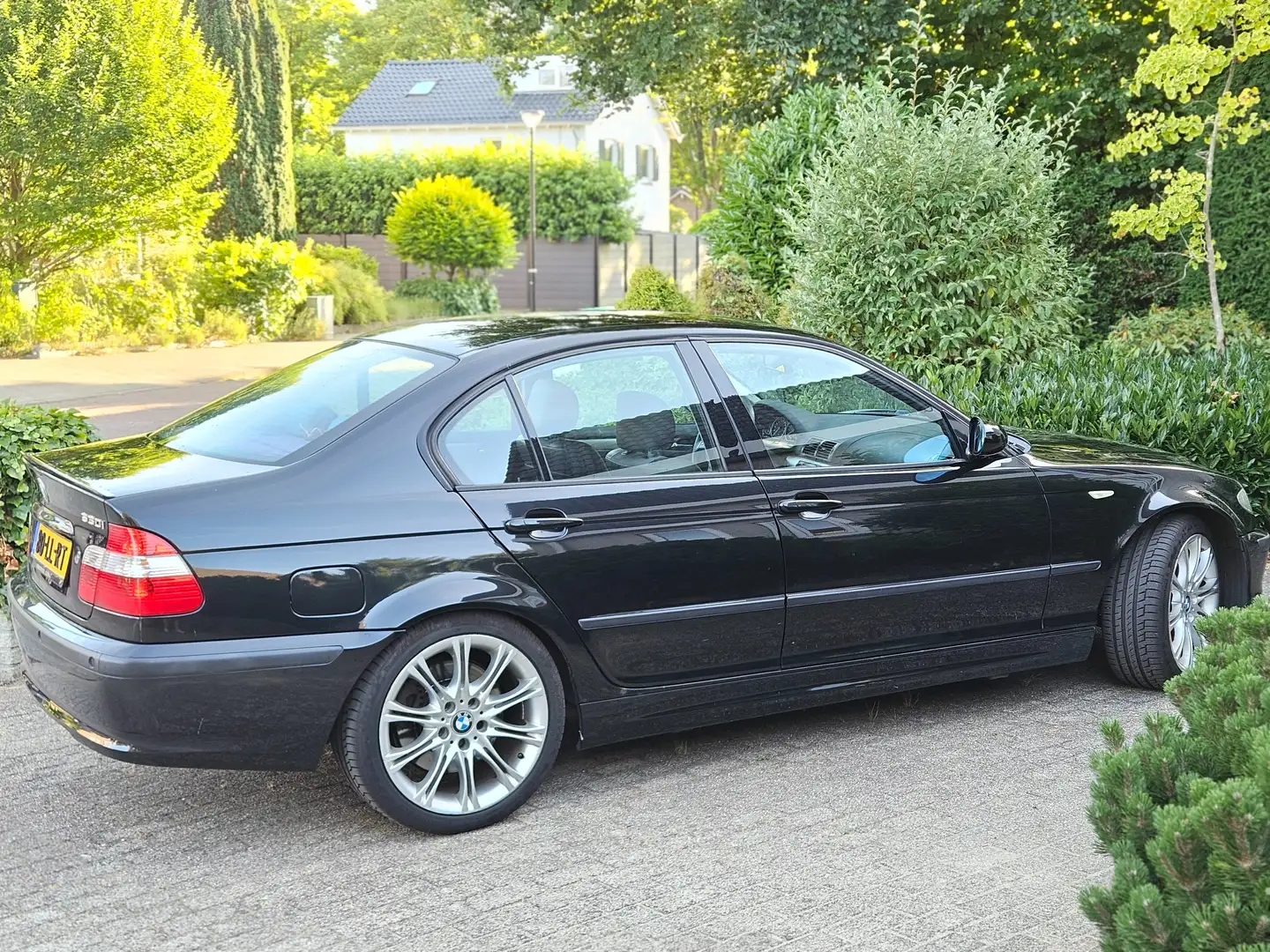BMW 330 BMW E46 330i 3.0 - M-pakket - Handgeschakeld - LCI Zwart - 2