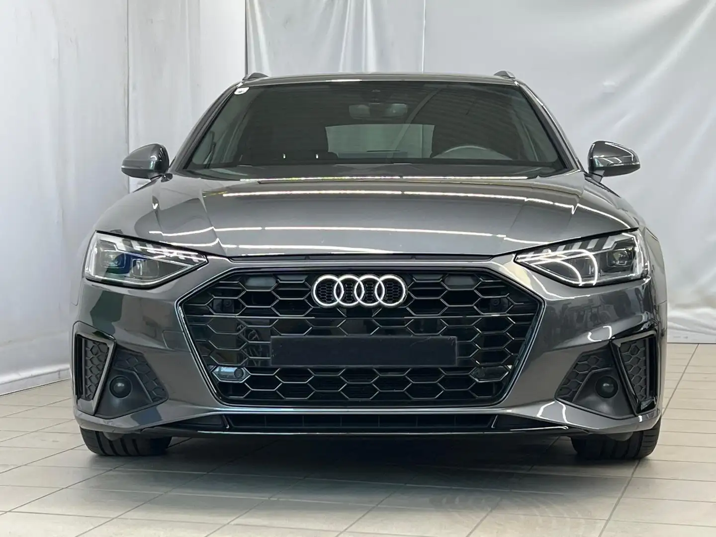 Audi A4 40 TDI S line Grau - 2