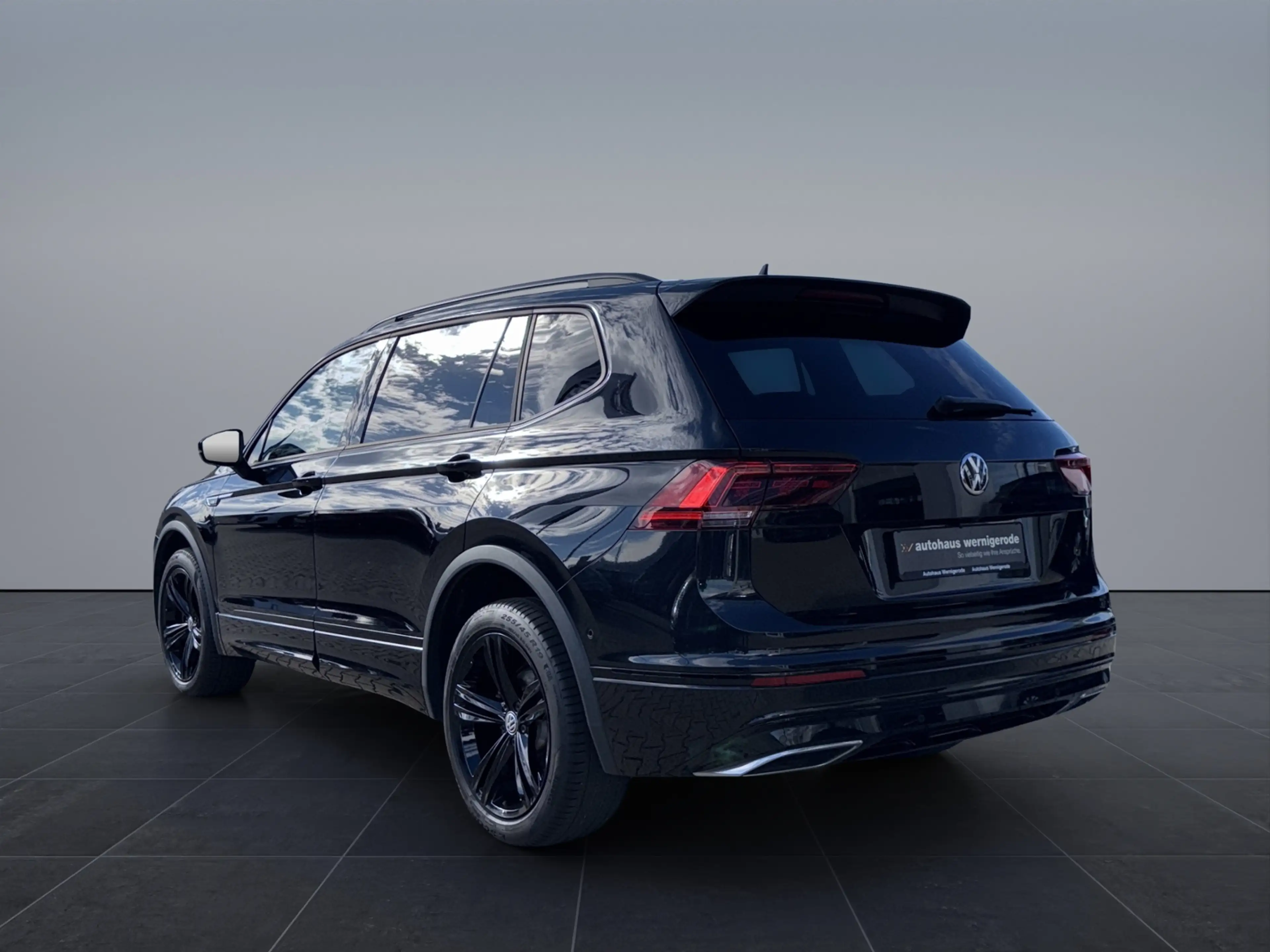 Volkswagen Tiguan Allspace HL R-Line 2.0TSI 4M *AHK*DCC*LED* — photo 5