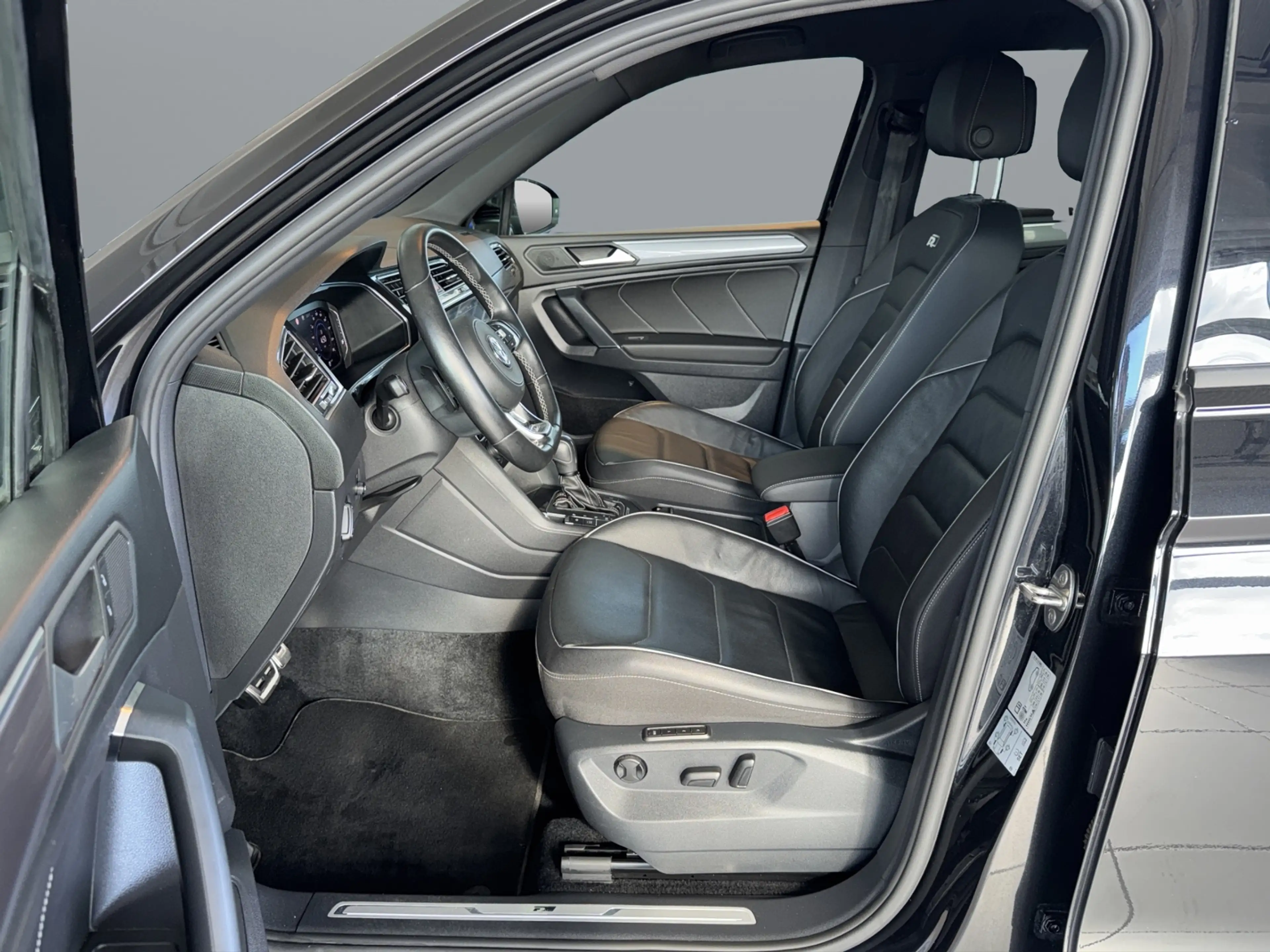 Volkswagen Tiguan Allspace HL R-Line 2.0TSI 4M *AHK*DCC*LED* — photo 12