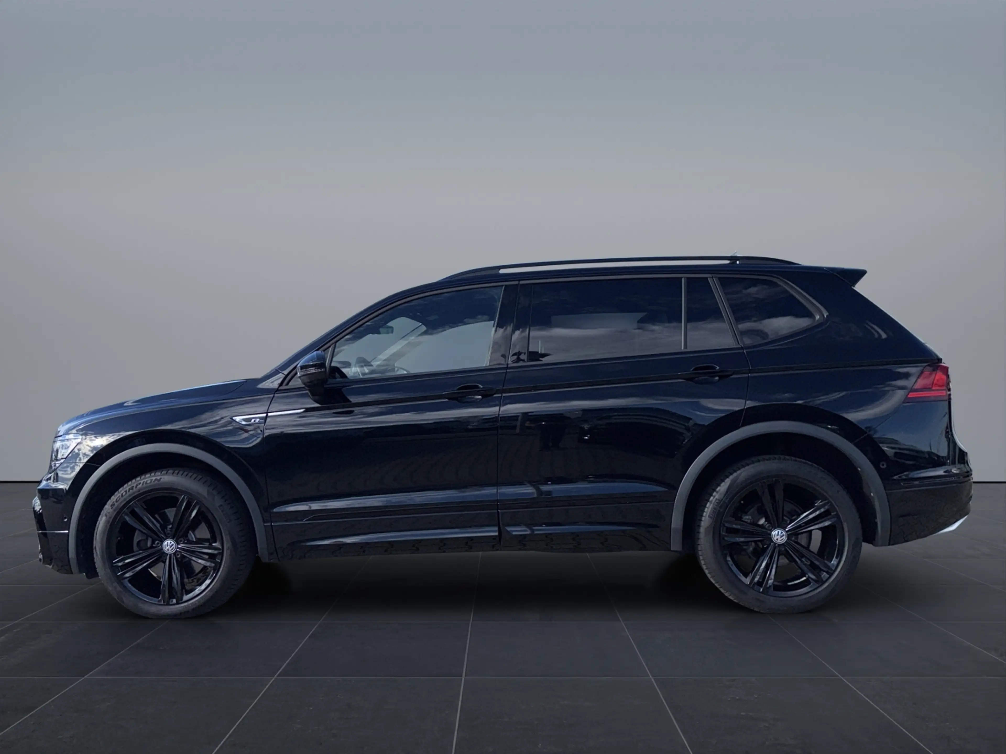 Volkswagen Tiguan Allspace HL R-Line 2.0TSI 4M *AHK*DCC*LED* — photo 4