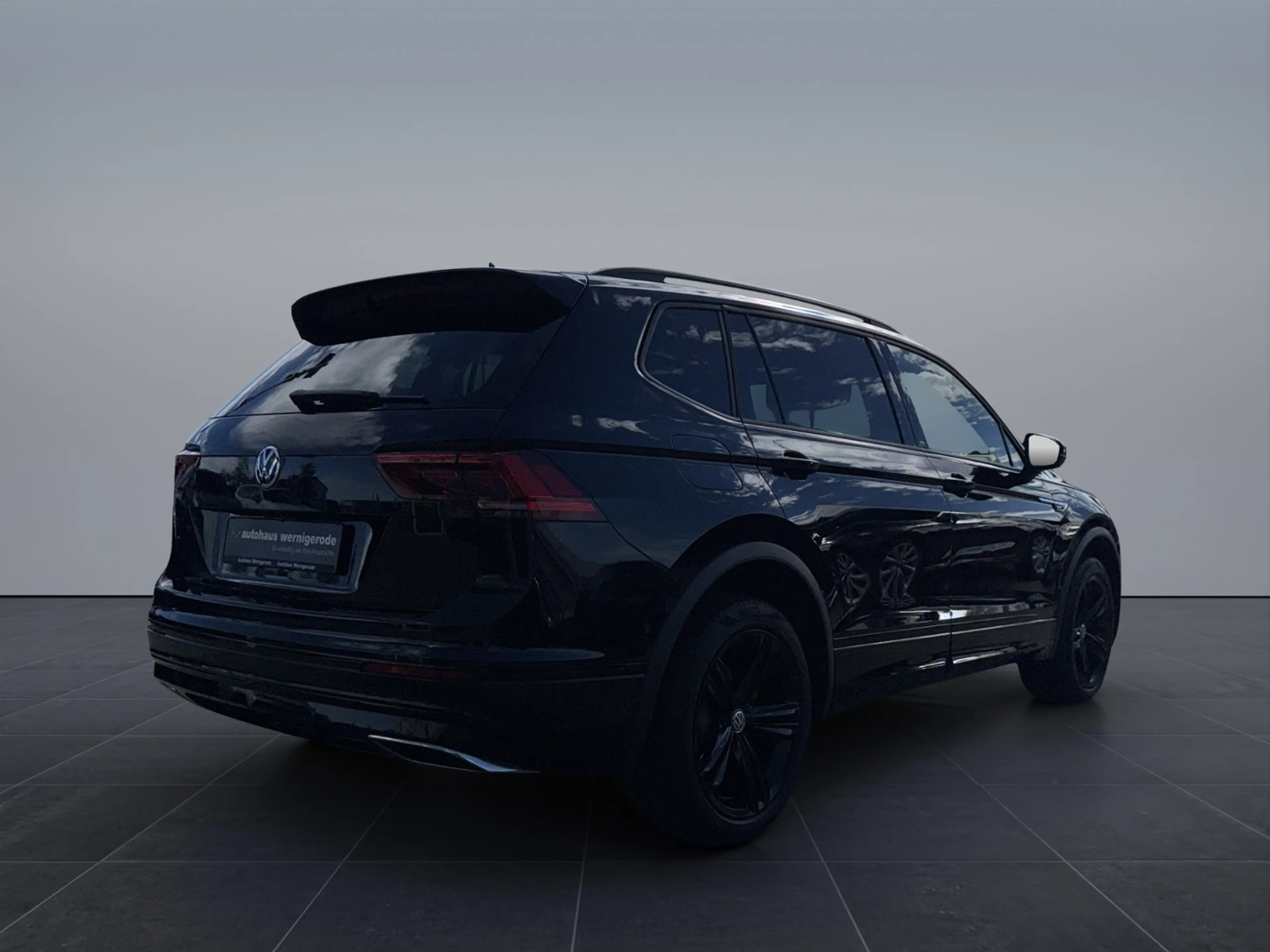 Volkswagen Tiguan Allspace HL R-Line 2.0TSI 4M *AHK*DCC*LED* — photo 7