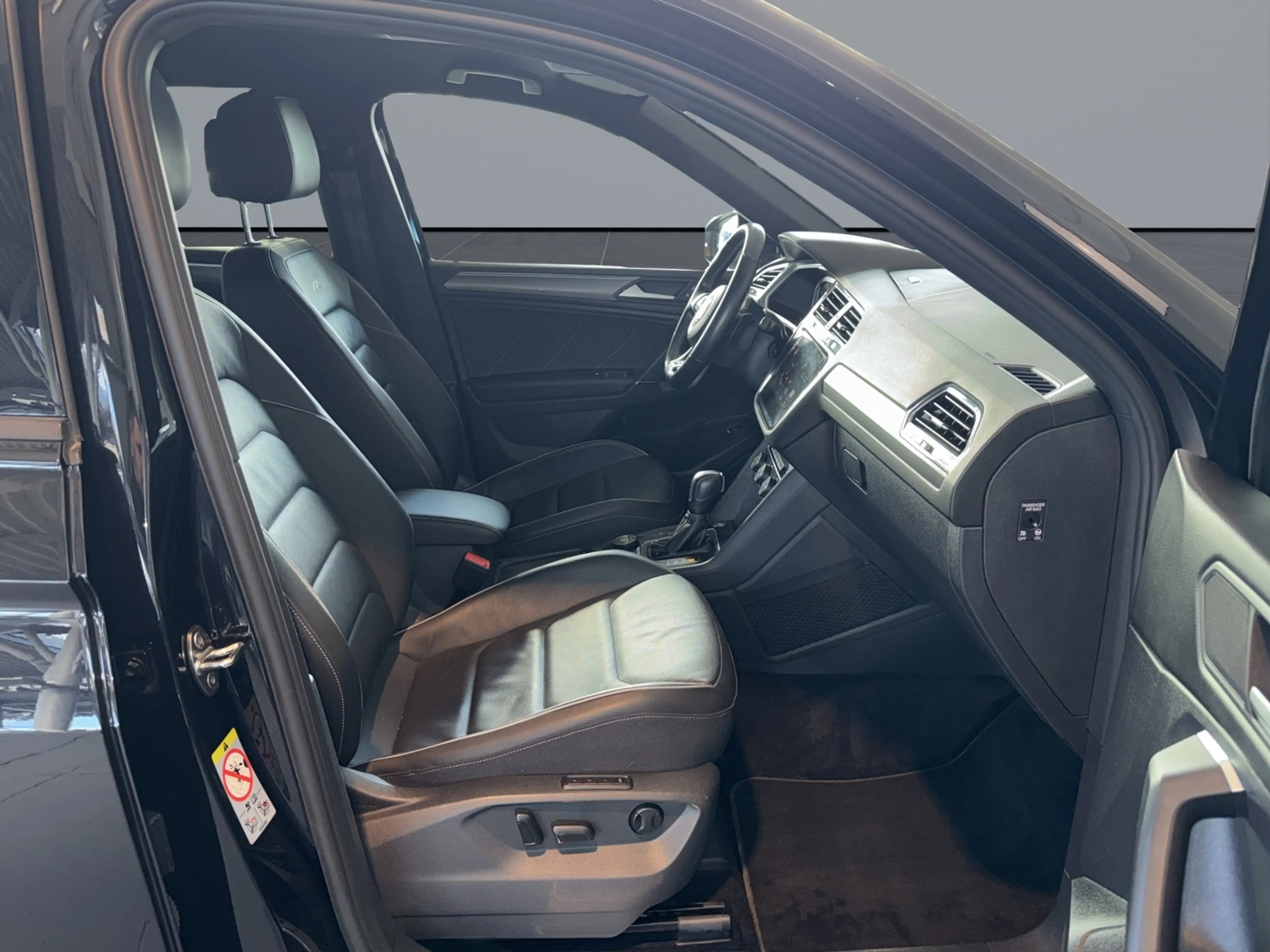 Volkswagen Tiguan Allspace HL R-Line 2.0TSI 4M *AHK*DCC*LED* — photo 15