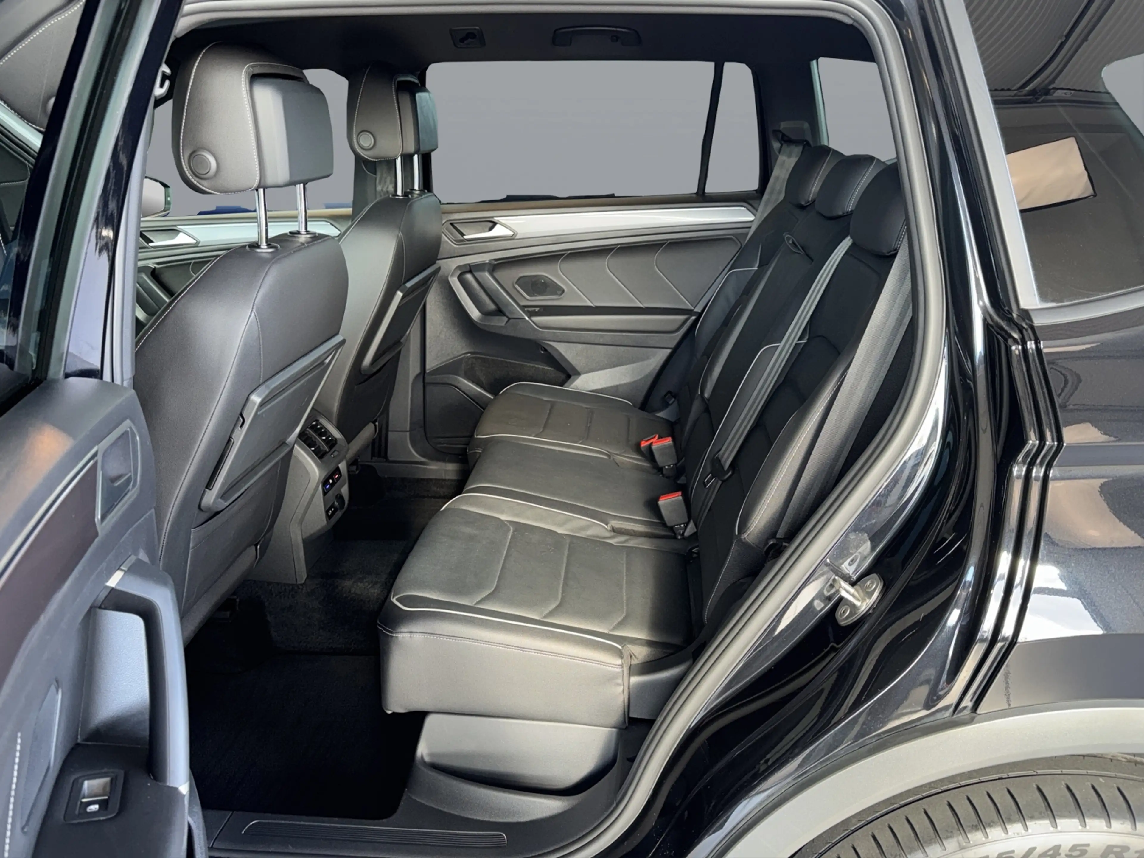 Volkswagen Tiguan Allspace HL R-Line 2.0TSI 4M *AHK*DCC*LED* — photo 13