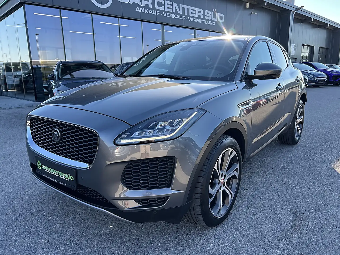 Jaguar E-Pace AWD SE Aut. D150 Grau - 1