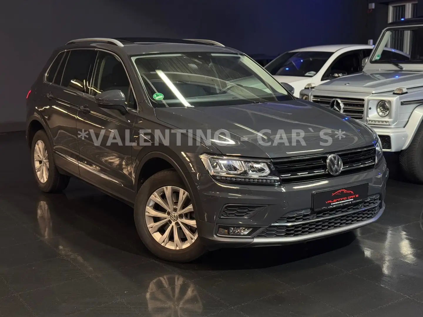 Volkswagen Tiguan Highline DSG/4M/Virtual/Pano/ACC/Navi/Lhz Gris - 1