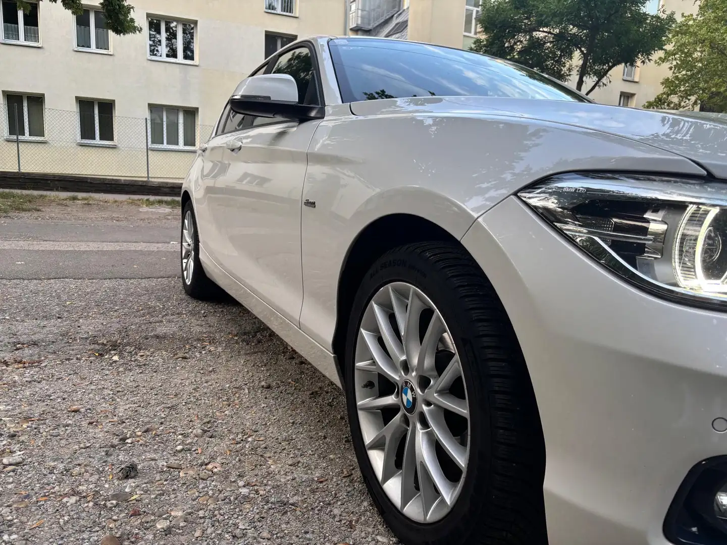 BMW 116 116d Sport Line Aut. Sport Line Weiß - 2