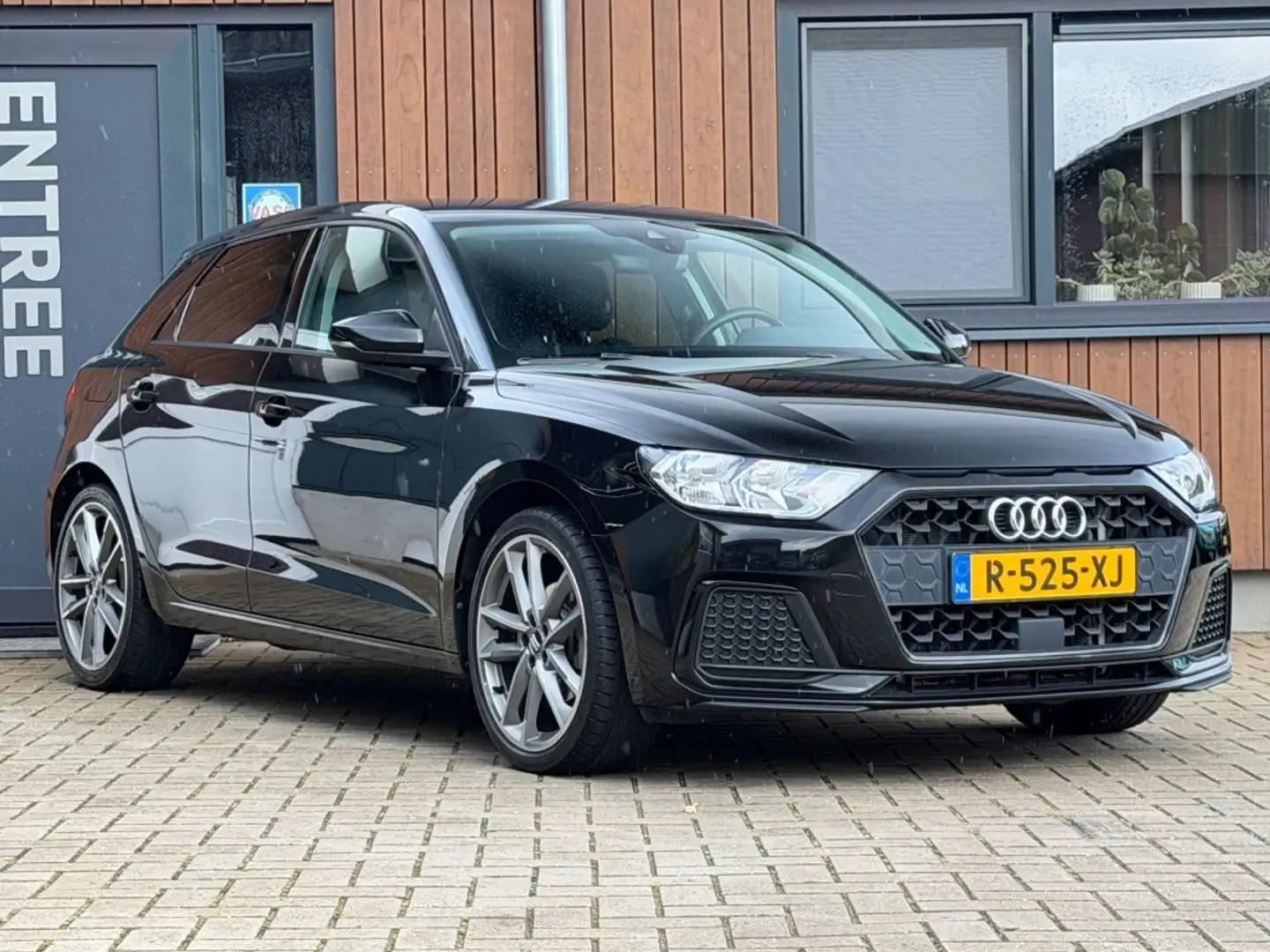 Audi A1 35 TFSI S-Line Aut. Navi Stoelverw. Zwart - 2