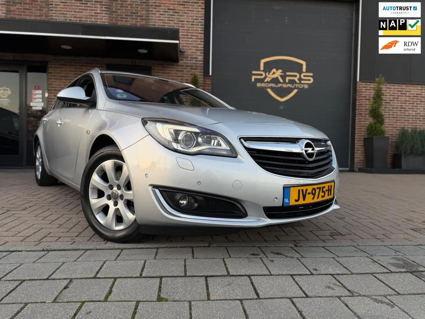 Opel Insignia Sports Tourer 1.6 T Innovation Turbo 170PK Luxe Ai Grau - 1