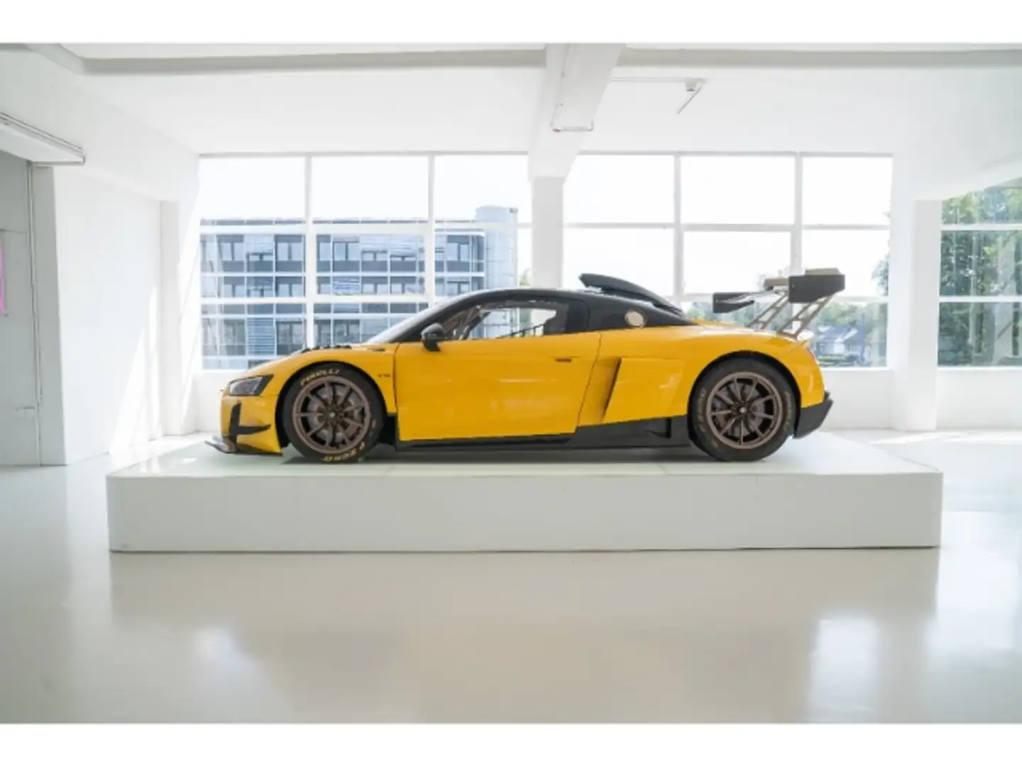 Audi R8 Spyder 5.2 FSI quattro performance EU6d LMS GT2 Co Gelb - 2