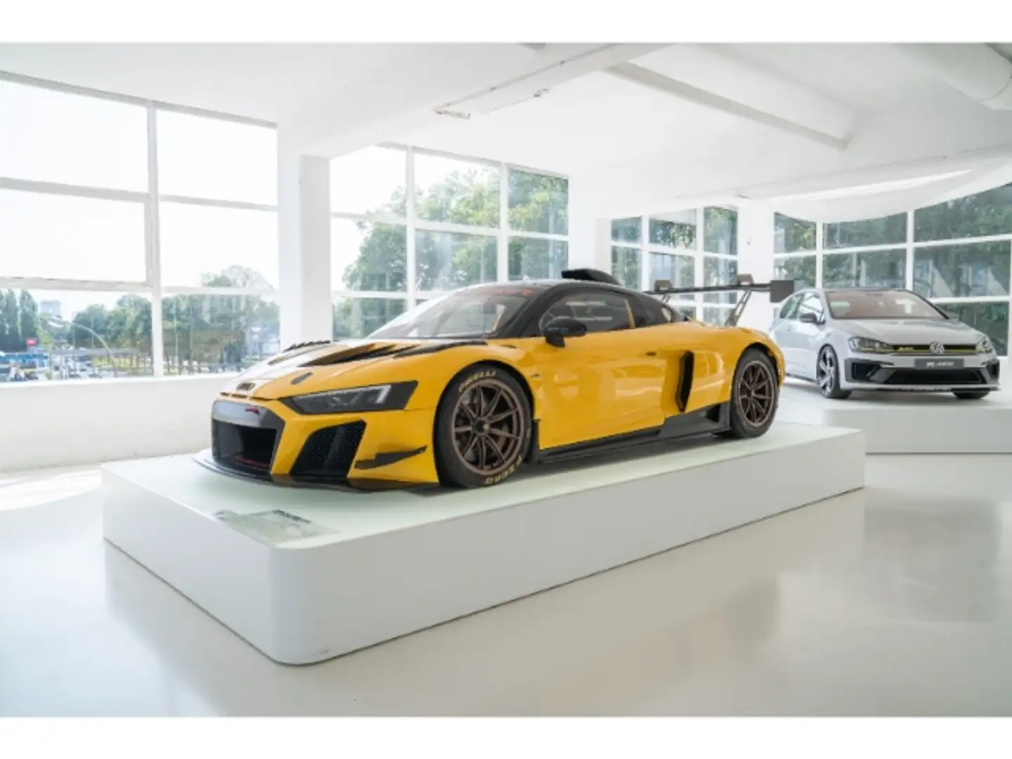 Audi R8 Spyder 5.2 FSI quattro performance EU6d LMS GT2 Co Gelb - 1
