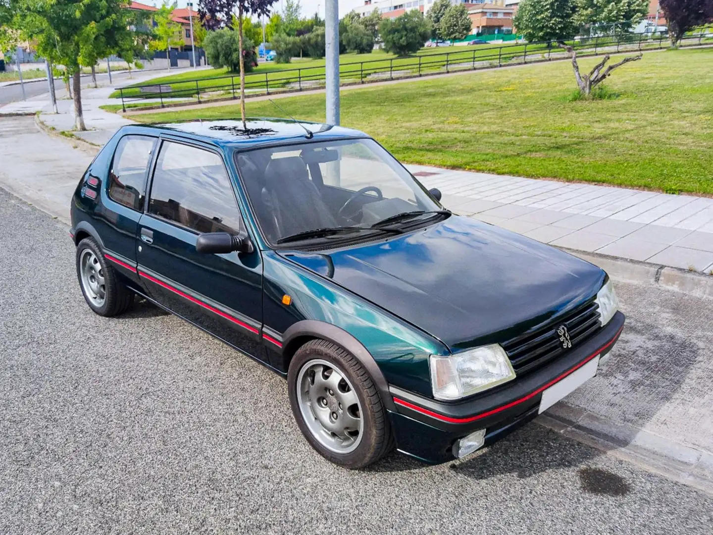 Peugeot 205 205 GTI Grün - 1