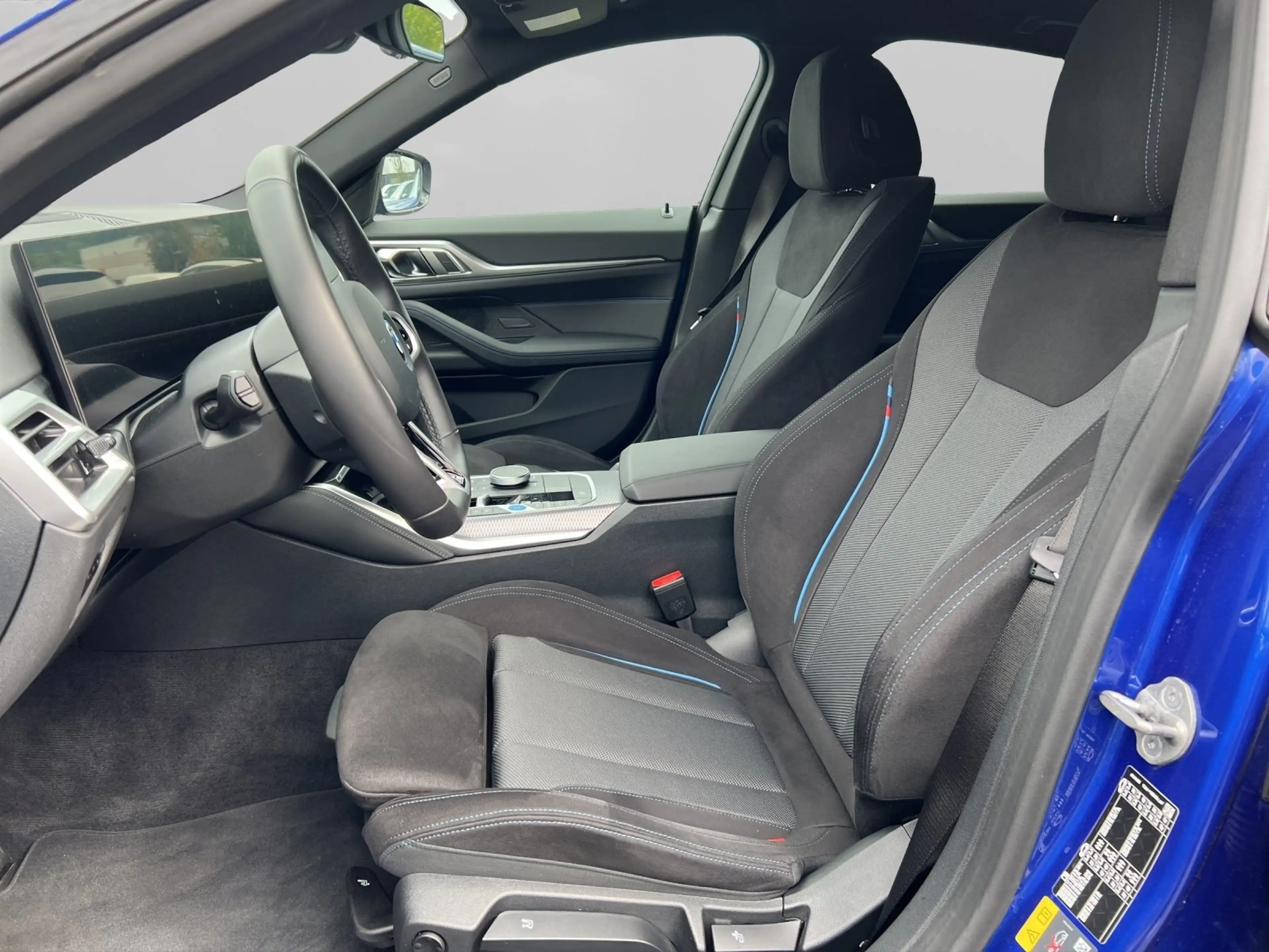 BMW i4 xDrive40 Gran Coupé M Sportpaket HiFi Komfortzugan — photo 7
