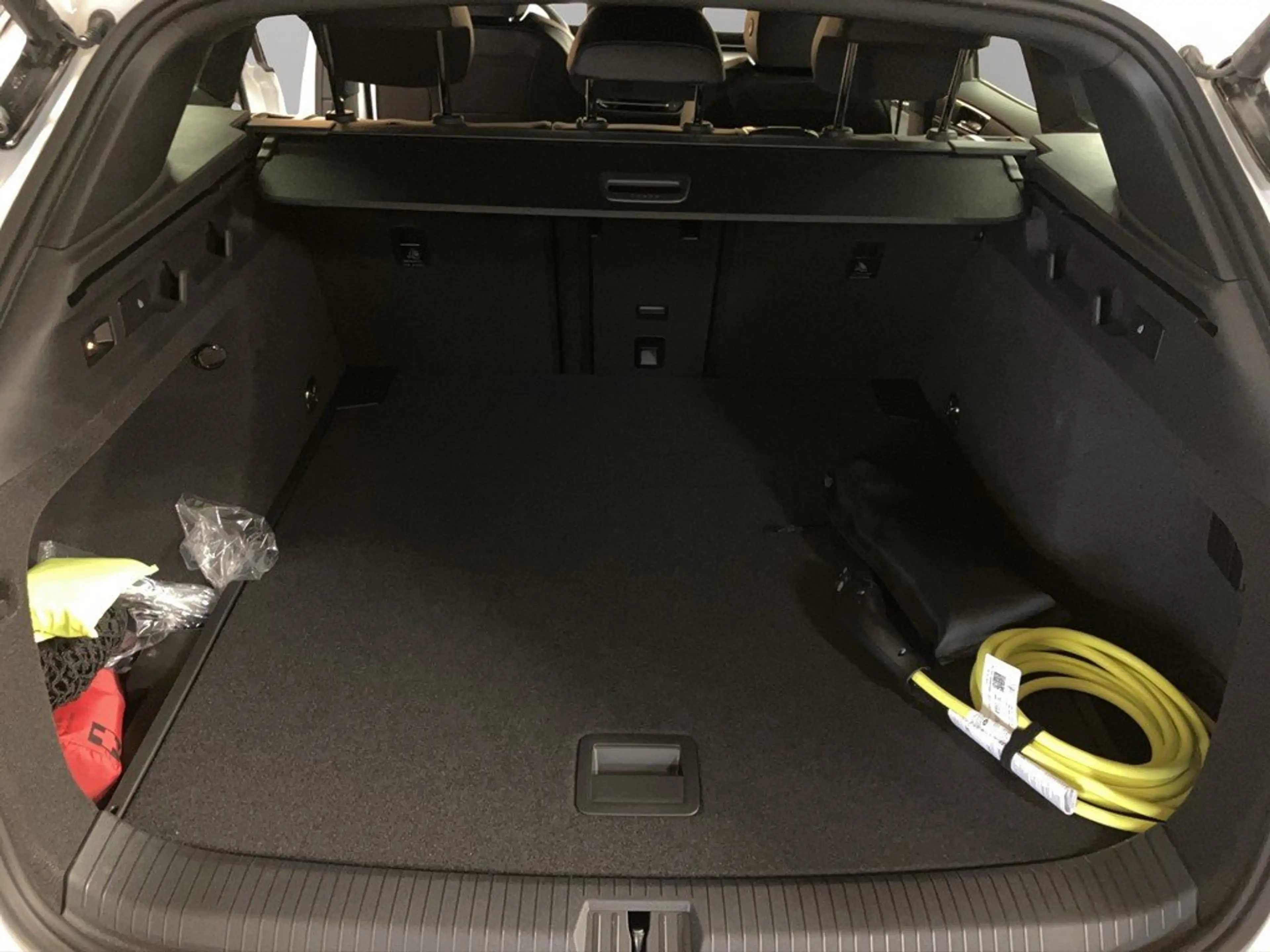 Volkswagen ID.7 Tourer Pro 210 kW Matrix ACC 360° AHK Navi — photo 14