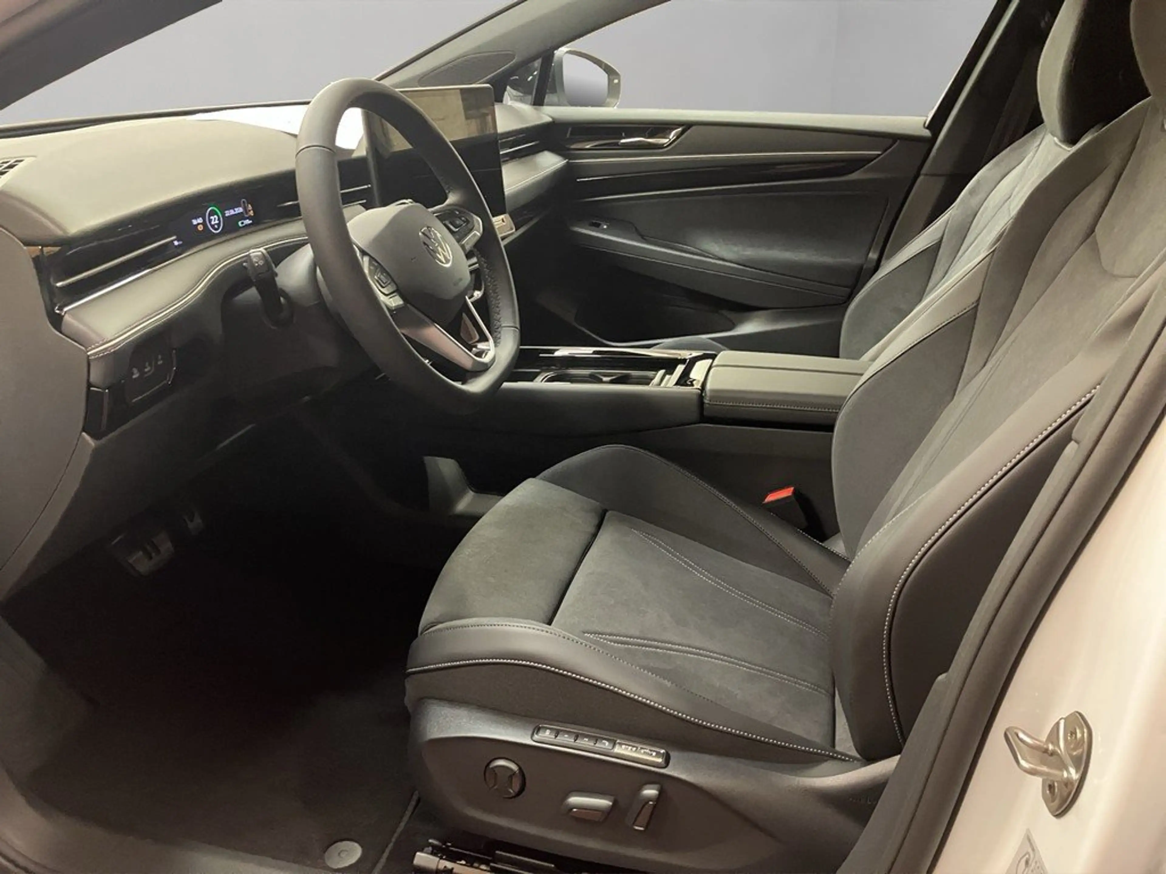 Volkswagen ID.7 Tourer Pro 210 kW Matrix ACC 360° AHK Navi — photo 9
