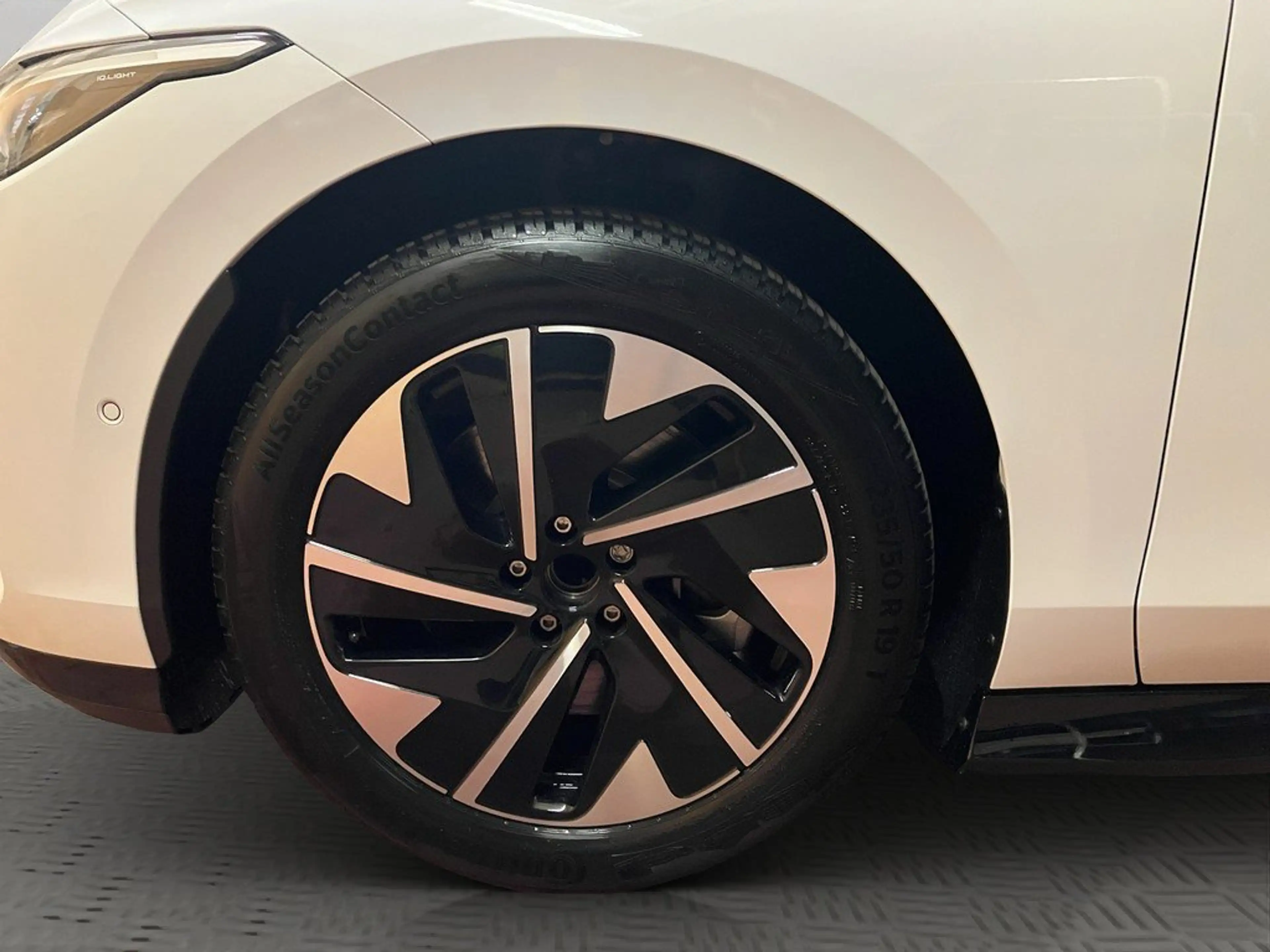 Volkswagen ID.7 Tourer Pro 210 kW Matrix ACC 360° AHK Navi — photo 2