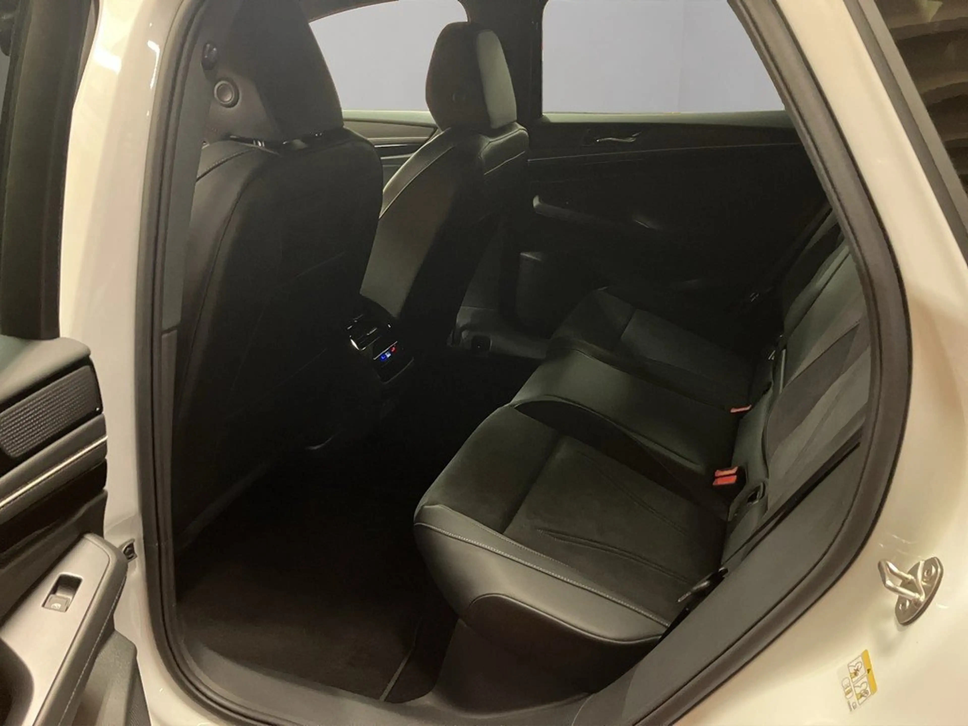Volkswagen ID.7 Tourer Pro 210 kW Matrix ACC 360° AHK Navi — photo 13