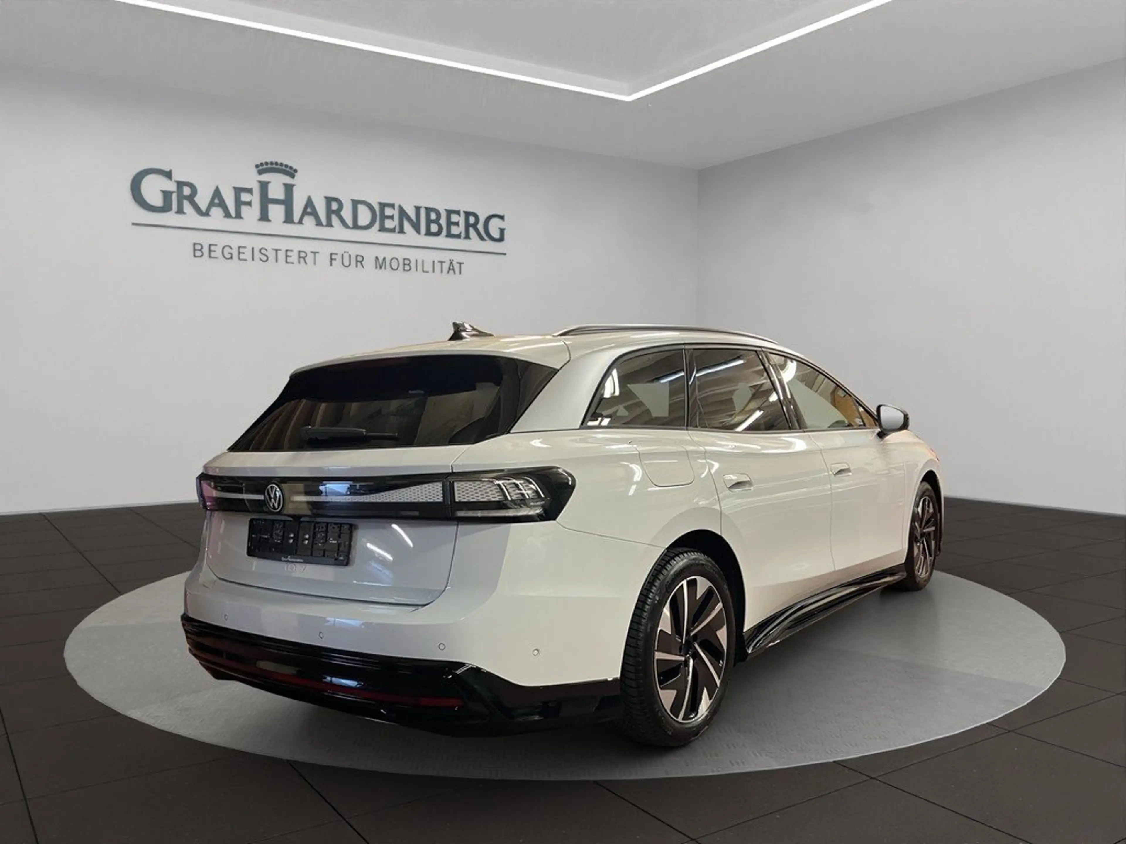 Volkswagen ID.7 Tourer Pro 210 kW Matrix ACC 360° AHK Navi — photo 5