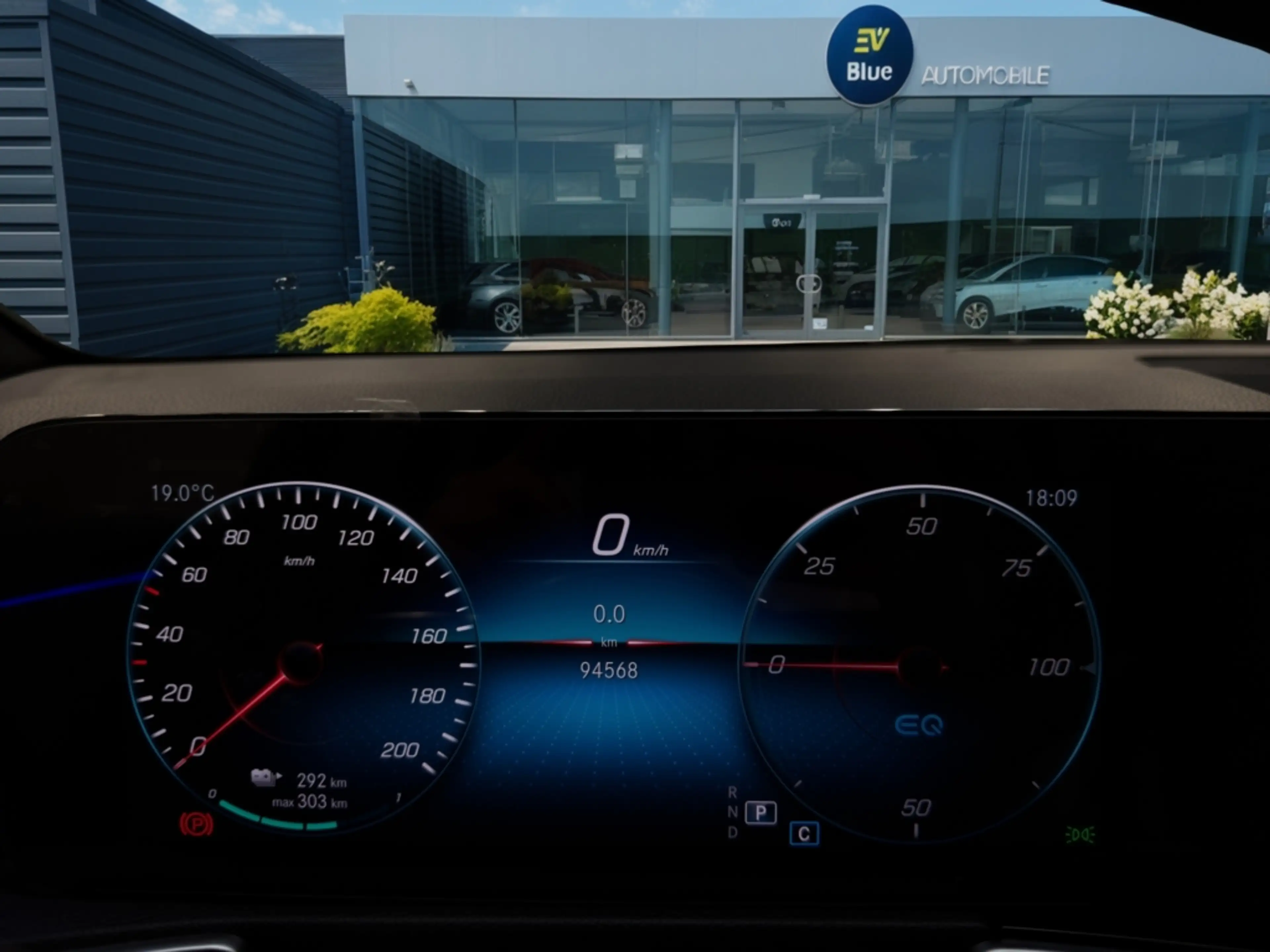 Mercedes-Benz EQB 250 Progressive Line 70.5 kWh — photo 13
