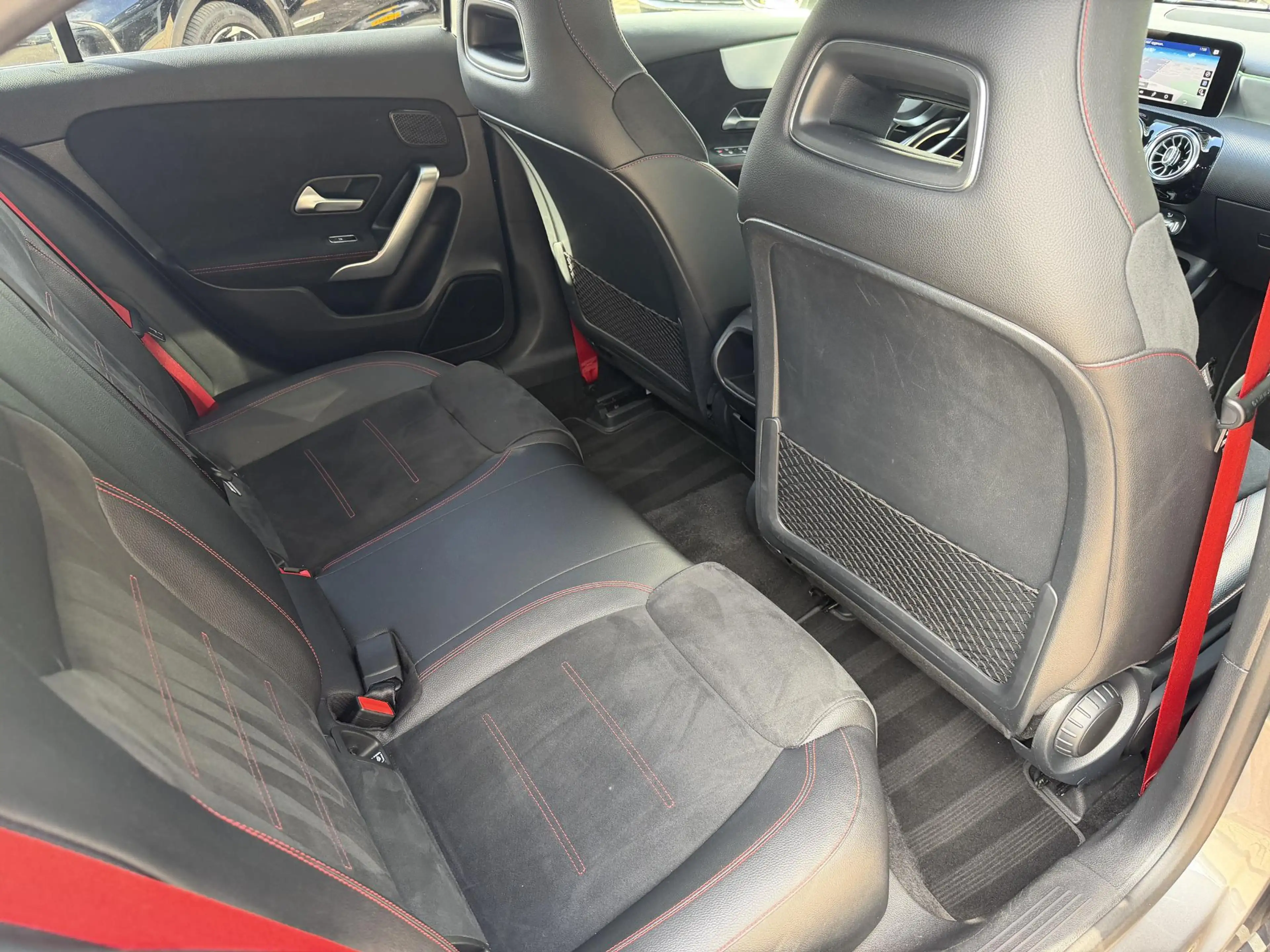 Mercedes-Benz A 35 AMG 4MATIC Premium PANORAMADAK | SFEERVERLICHTING | DO — photo 11