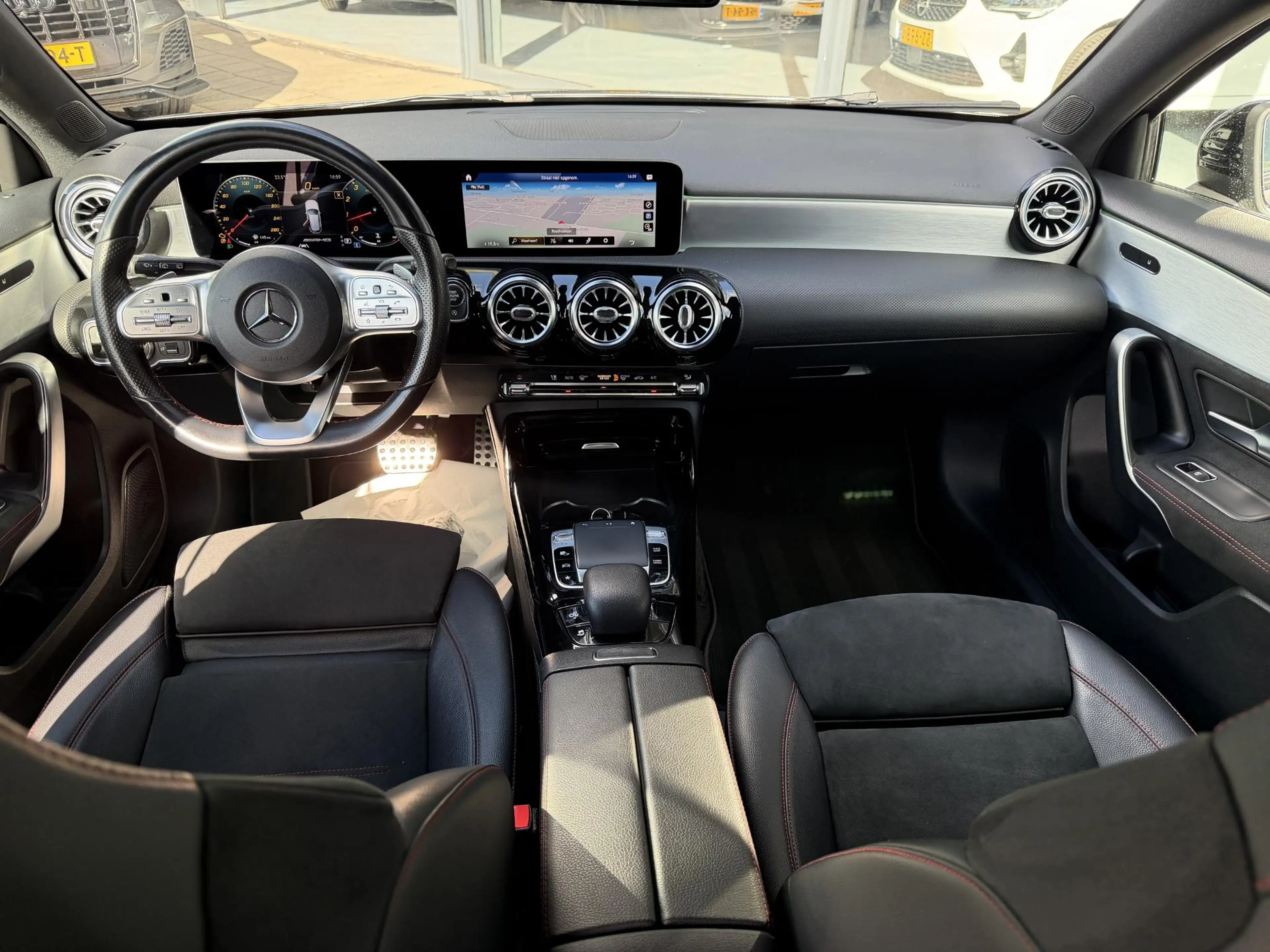 Mercedes-Benz A 35 AMG 4MATIC Premium PANORAMADAK | SFEERVERLICHTING | DO — photo 2