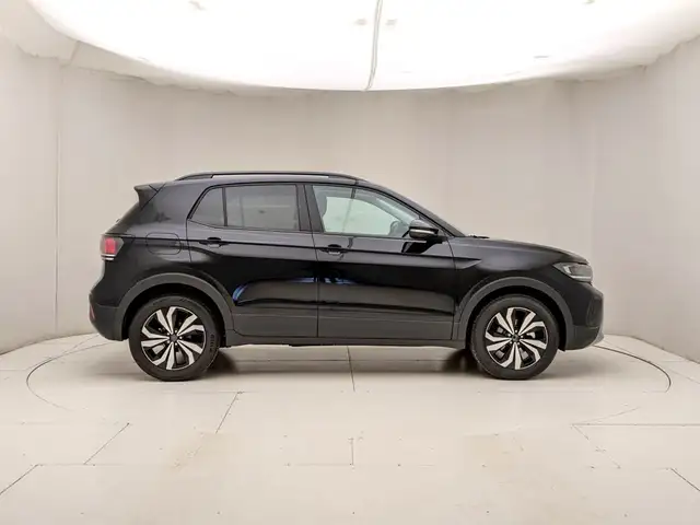 Volkswagen T-Cross view 3